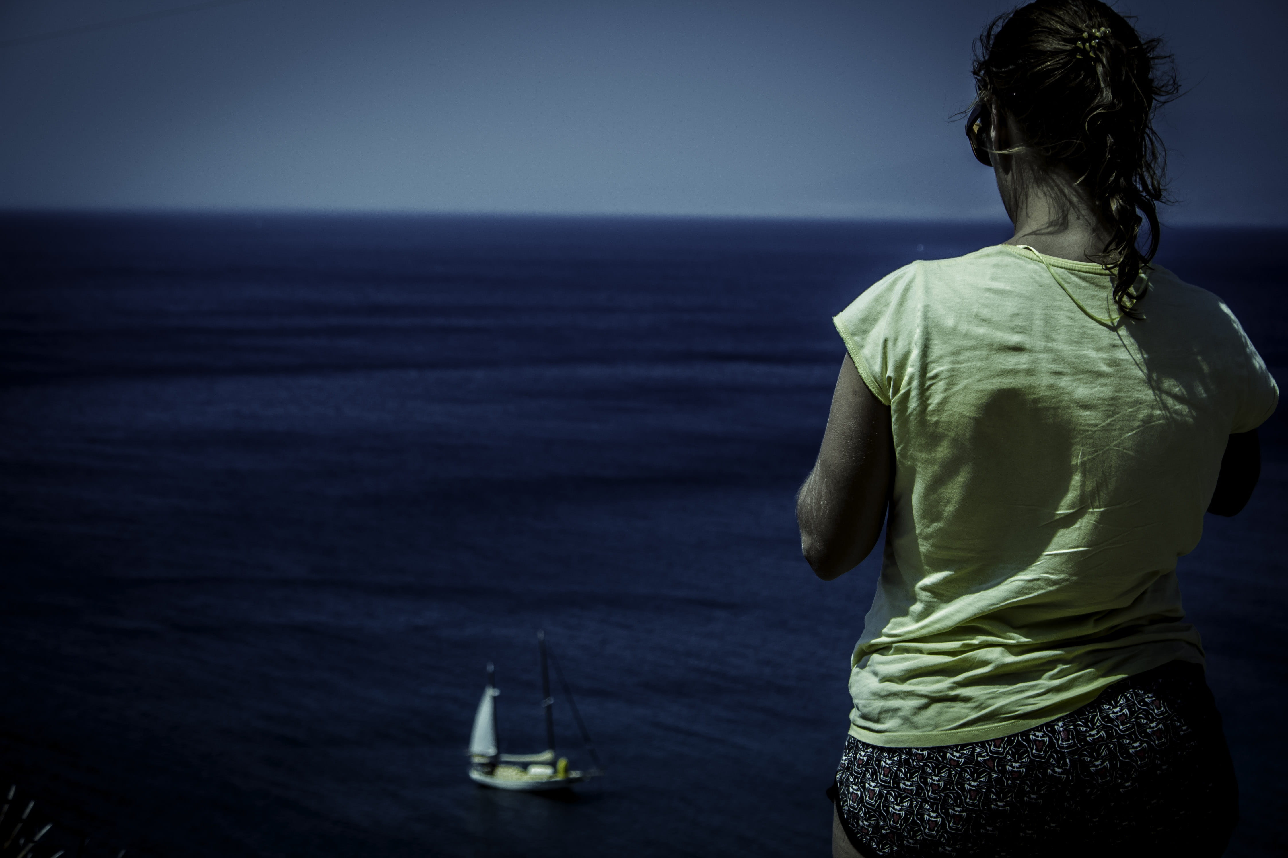 hairstyle, real people, looking at view, adventure, barca, day, scenics - nature, horizon over water, adult, beauty in nature, nature, horizon, entrepreneurship, HD Wallpaper