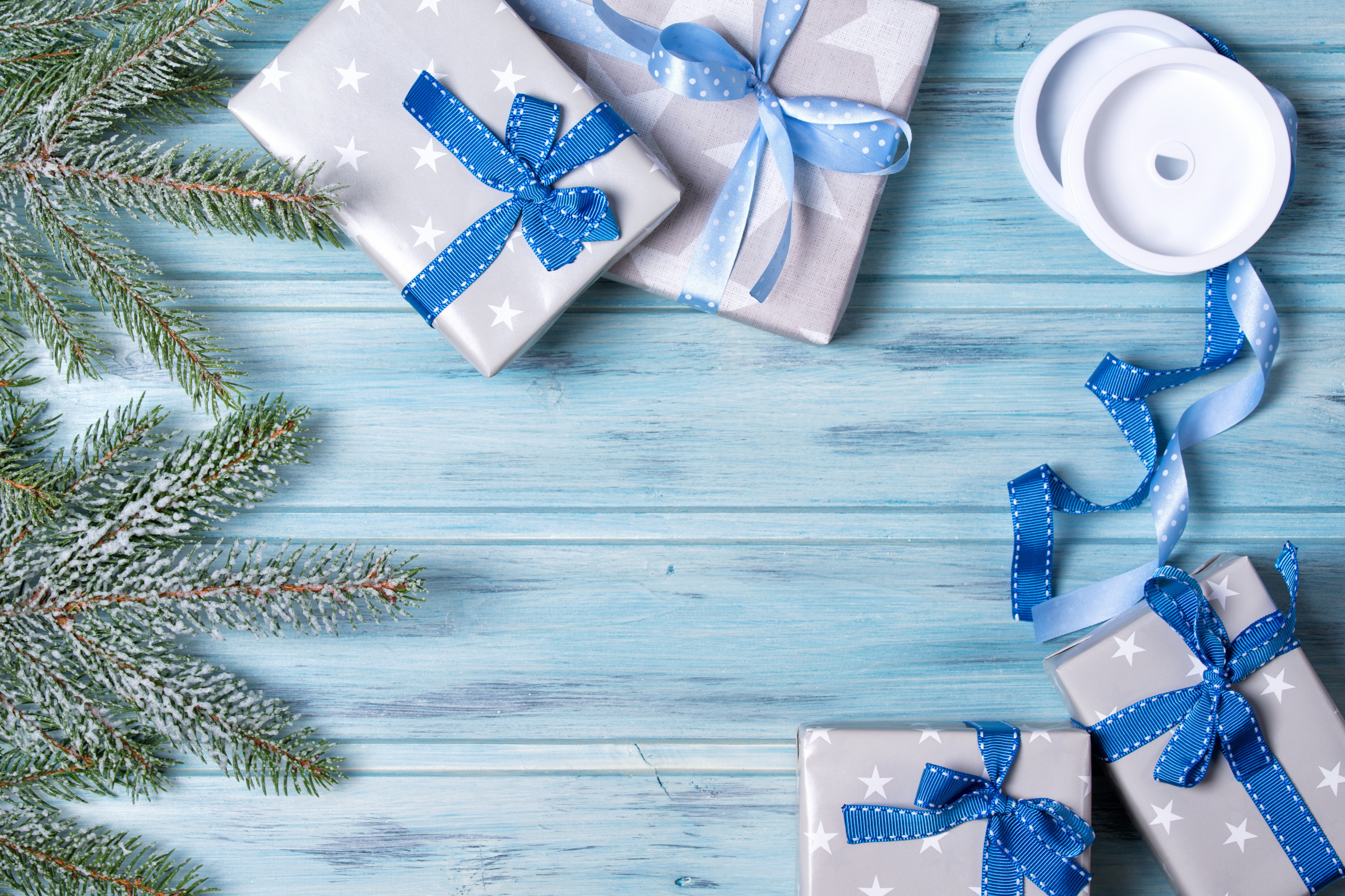 winter, bow, ribbon, blue, 5K, package, gifts, greeting, christmas tree, wood - Material, retro Styled, christmas Ornament, merry christmas, decoration, HD Wallpaper