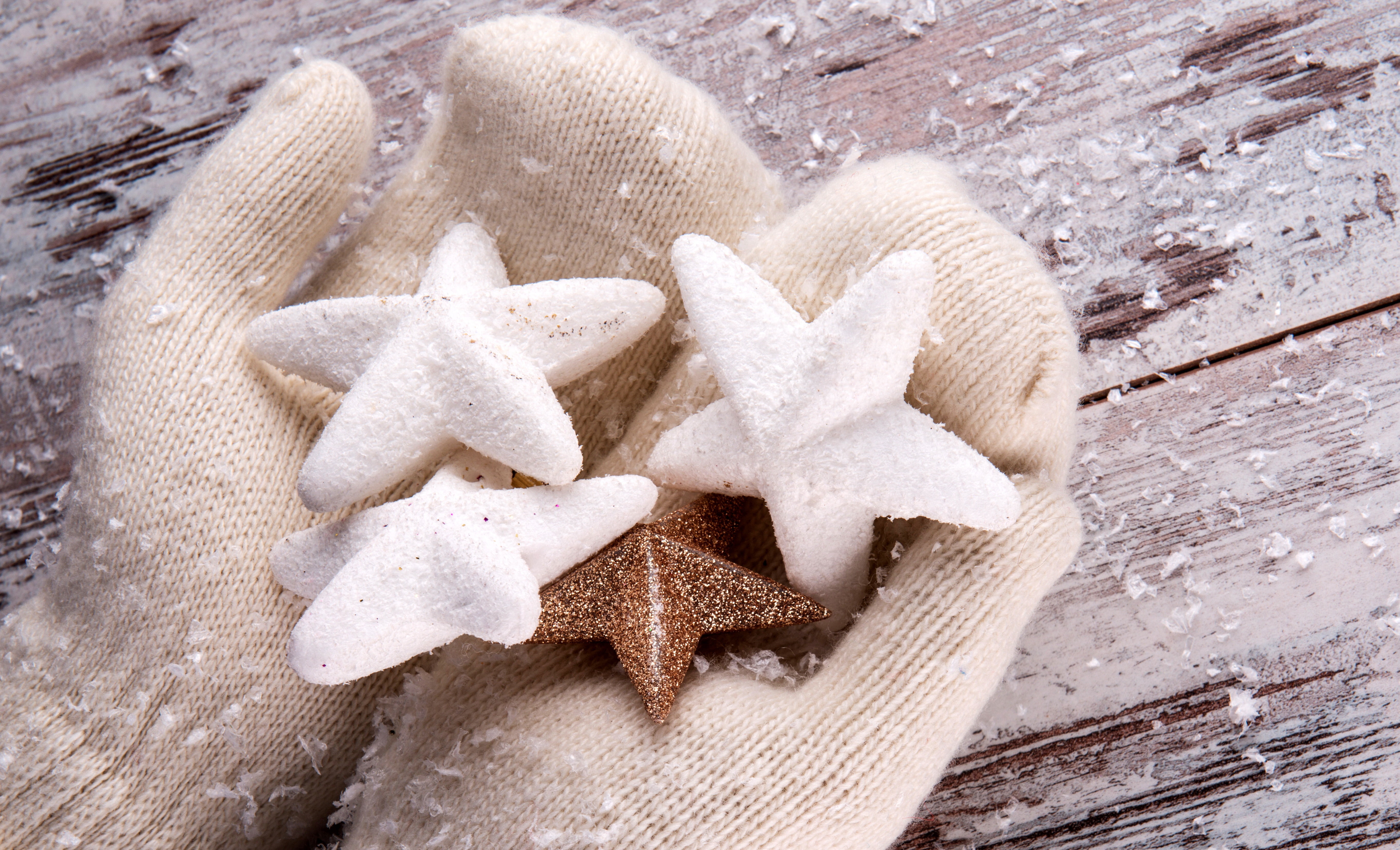 star shape, christmas, close-up, wood - material, celebration, high angle view, four, snow, shape, table, indoors, winter, stars, powdered sugar, decoration, HD Wallpaper