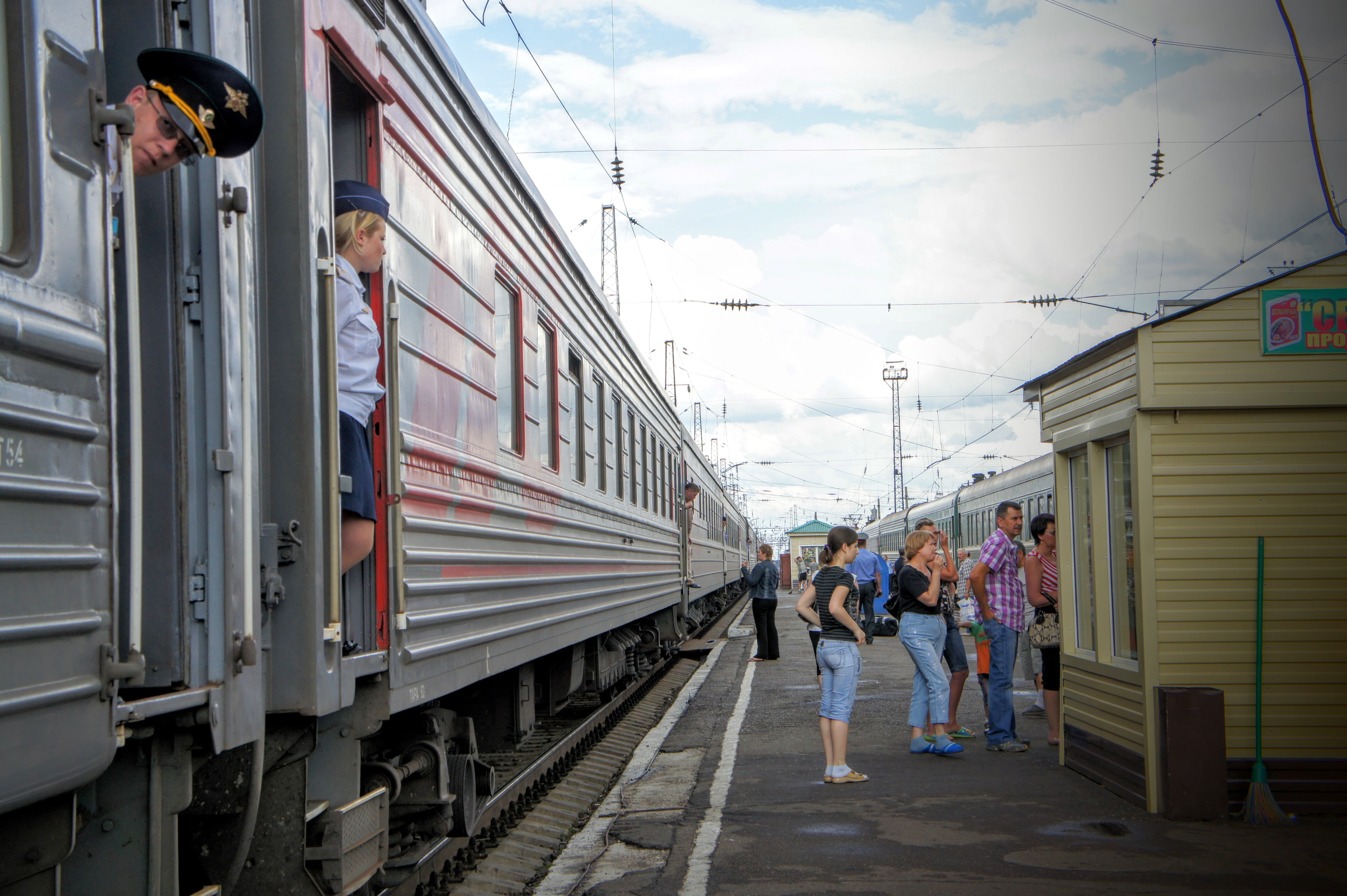 train, stop, trans-siberian, men, day, track, waiting, cloud - sky, train - vehicle, rail transportation, real people, railroad track, full length, mode of transportation, HD Wallpaper