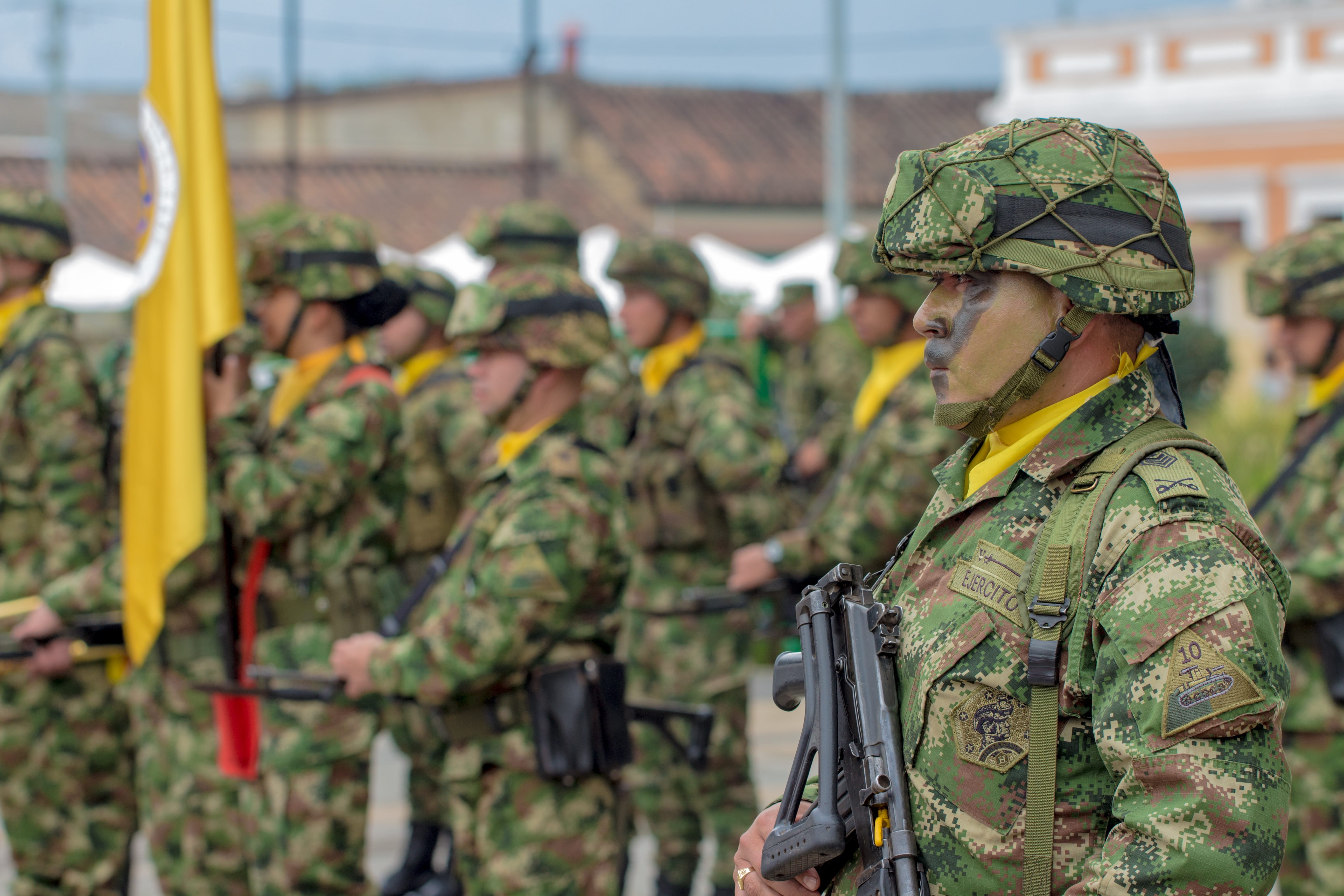 weapon, day, real people, nature, colombia, men, bogota, soldier, government, yellow, armed forces, clothing, army, fighting, focus on foreground, army soldier, HD Wallpaper