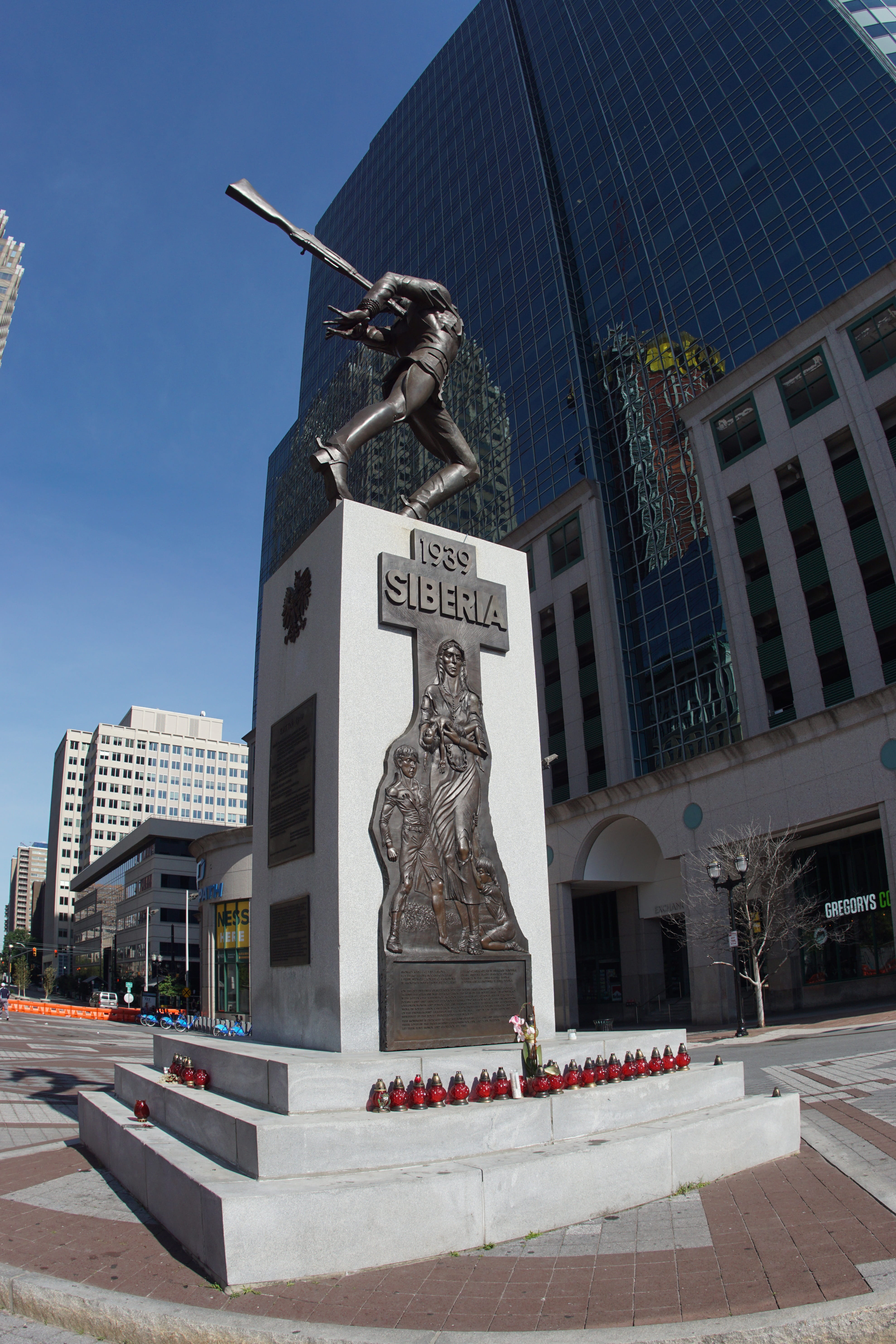 sunlight, canon 15 mm fd fish eye, low angle view, statue, sculpture, representation, male likeness, memorial, building, art and craft, sky, jersey city, Phone HD Wallpaper