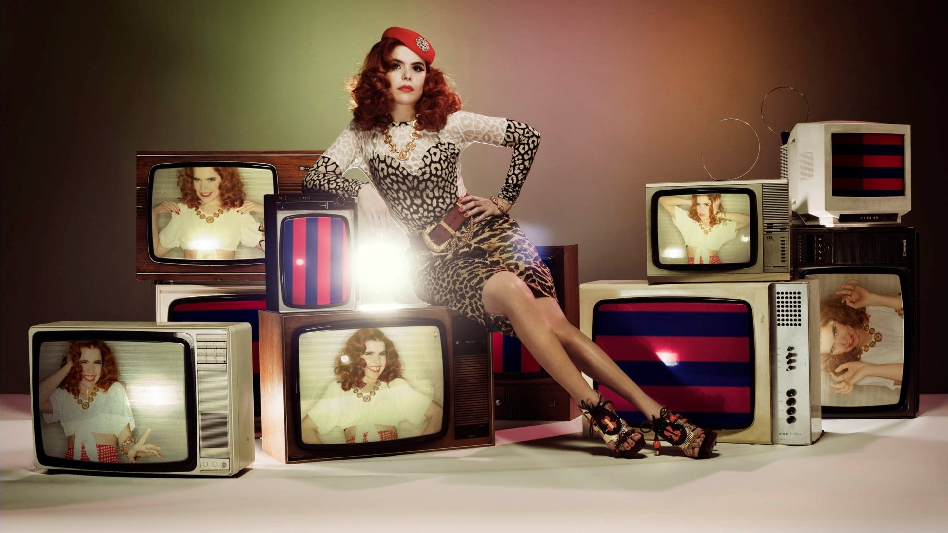 looking, young adult, beauty, beautiful woman, adult, Cap, indoors, technology, Dress, 1080P, connection, young women, retro styled, radio, fashion, Tv sets, HD Wallpaper