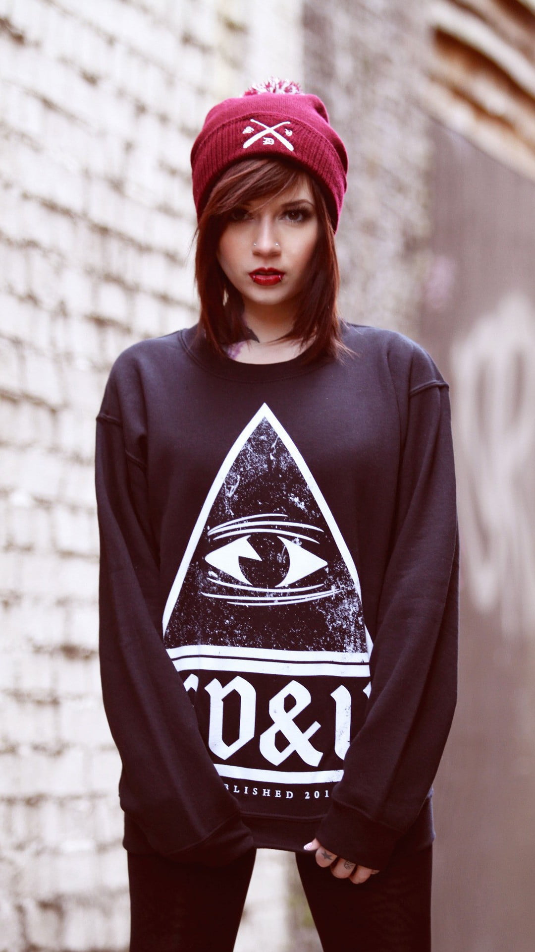 looking at camera, men, lifestyles, body part, sweatshirt, people, beanie, caucasian Ethnicity, urban, 1080P, model, hood - clothing, hat, outdoors, red lipstick, Phone HD Wallpaper