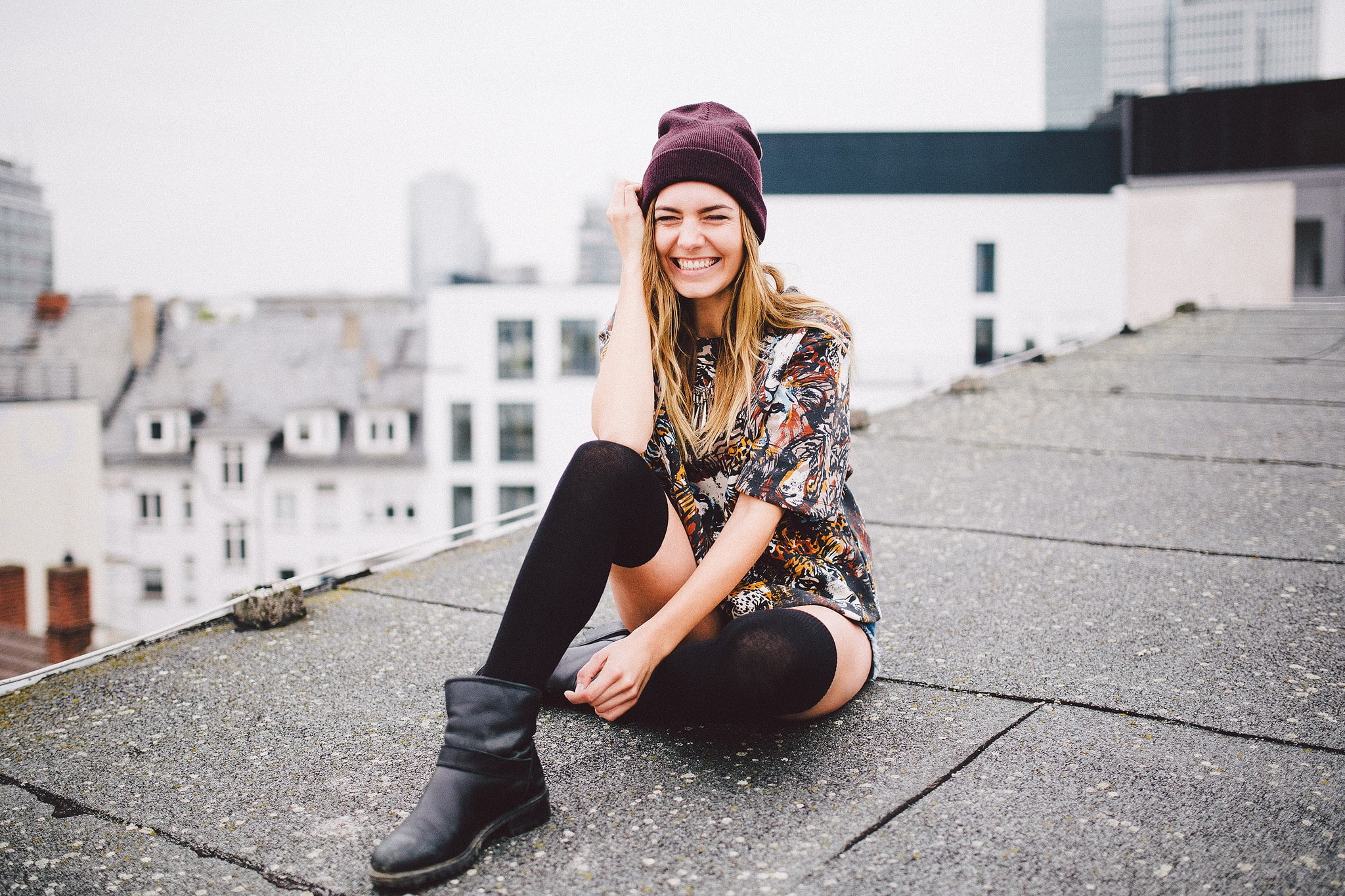 adult, hair, legs, casual clothing, hairstyle, young adult, young women, city, full length, 1080P, fashion, women, architecture, closed eyes, shoes, rooftops, HD Wallpaper