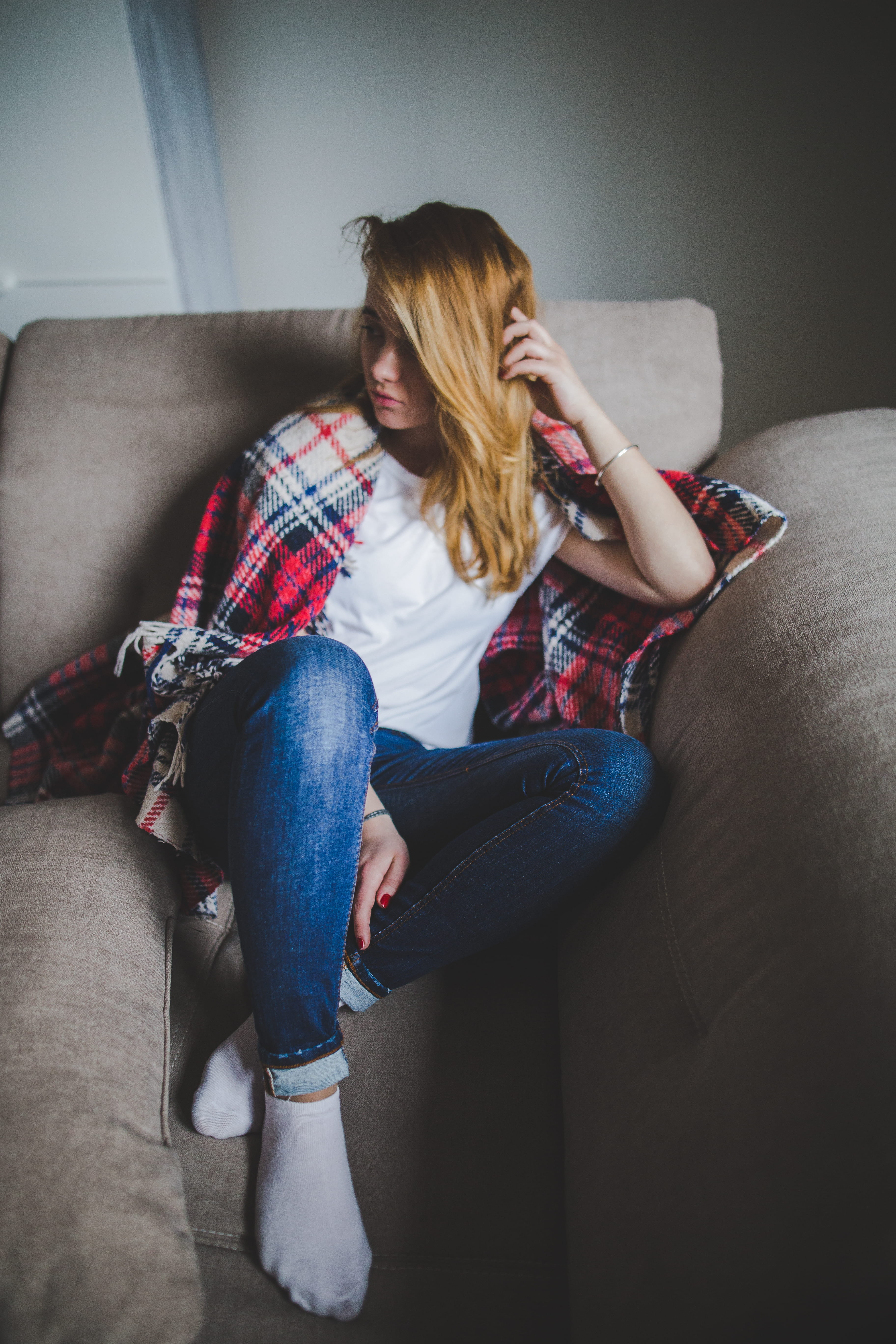 females, female, one Person, caucasian Ethnicity, relaxation, young Adult, home Interior, casual Clothing, brown, jeans, sitting, women, woman, caucasian, Phone HD Wallpaper