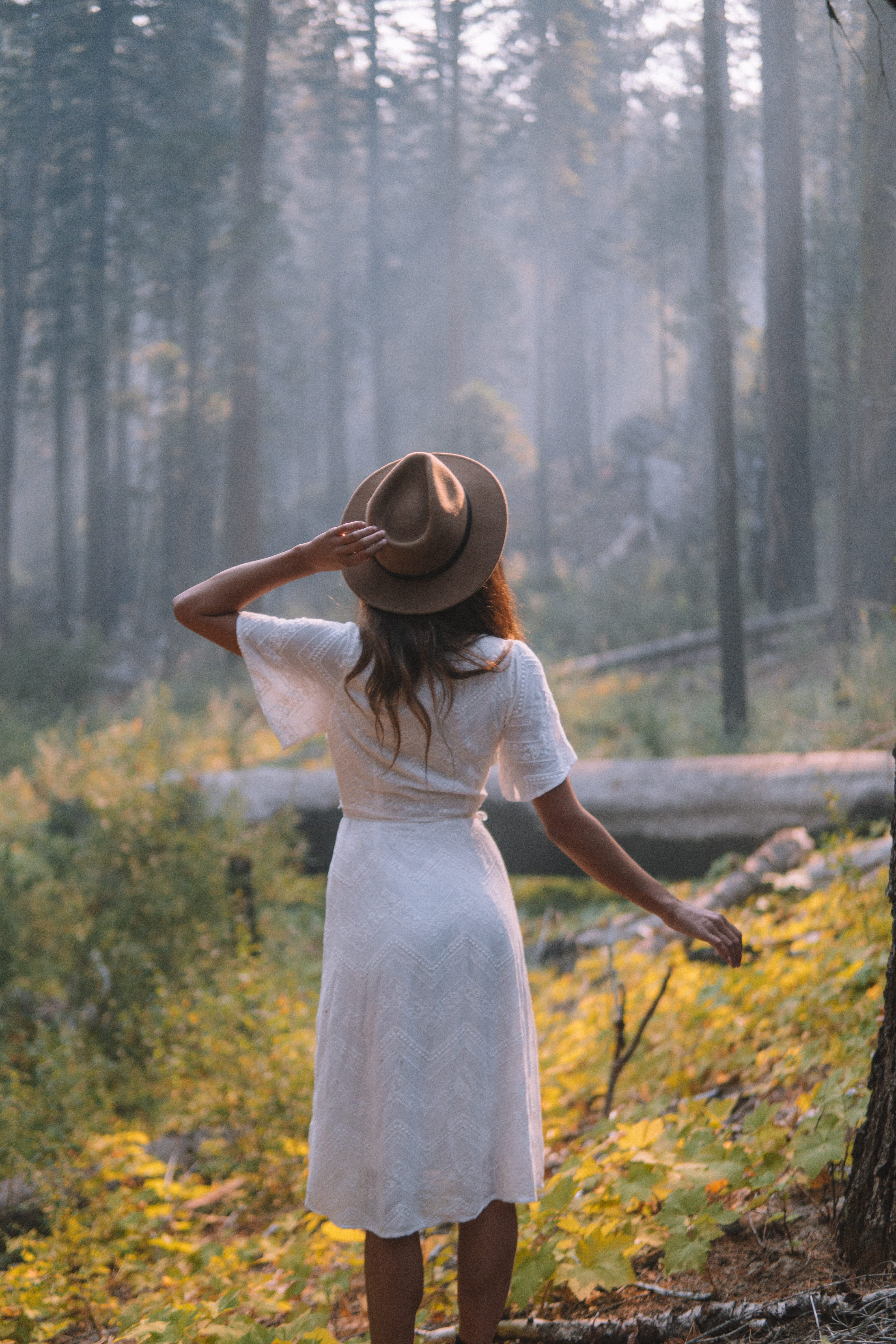 flora, dirt road, real people, portrait, short, adult, face, fashion, hair, young women, dress, women, field, sleeved, people, standing, beautiful woman, Phone HD Wallpaper