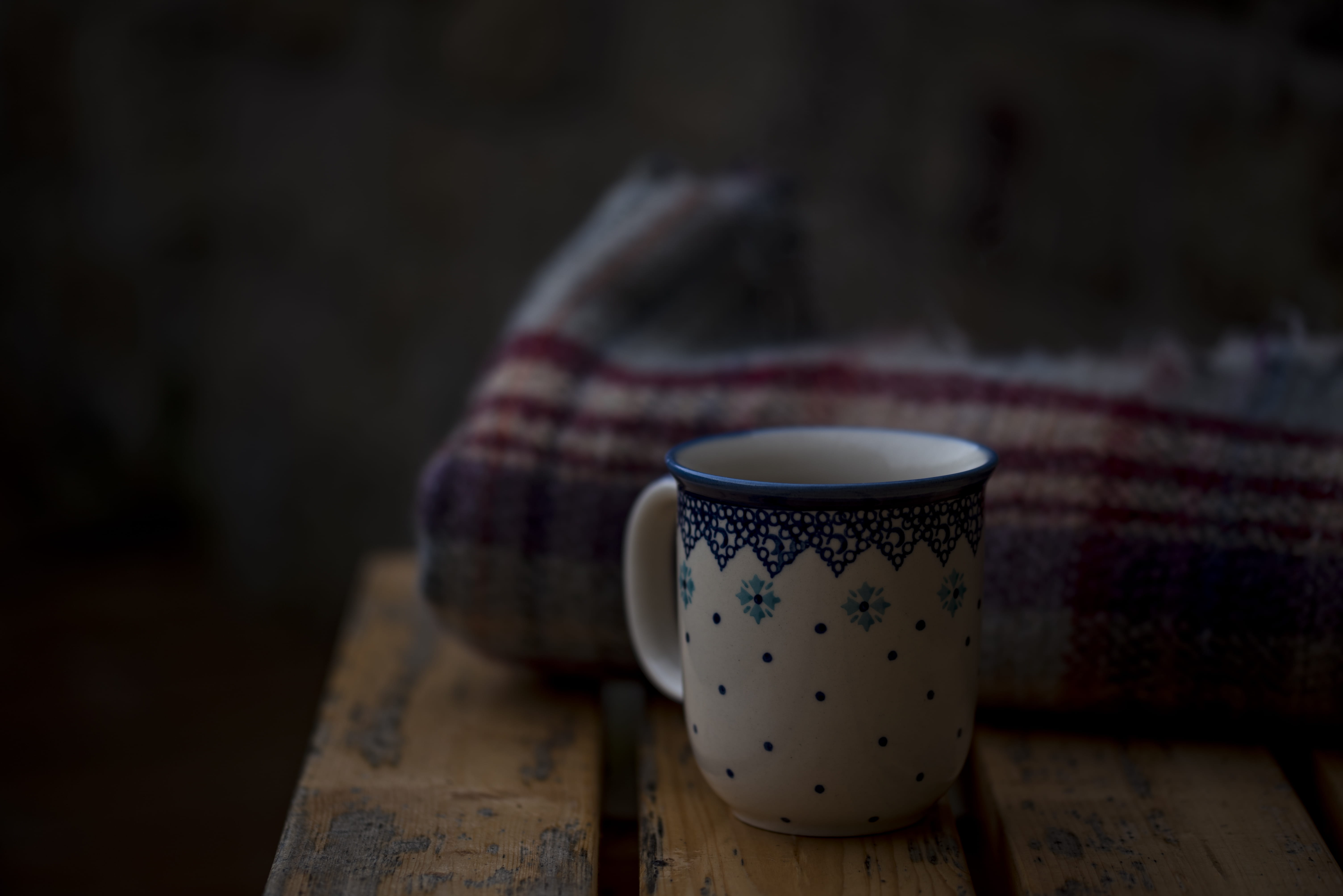 near, wooden, tea cup, coffee - Drink, focus on foreground, refreshment, old-fashioned, floral pattern, white, hot drink, textile, blanket, drink, still life, HD Wallpaper