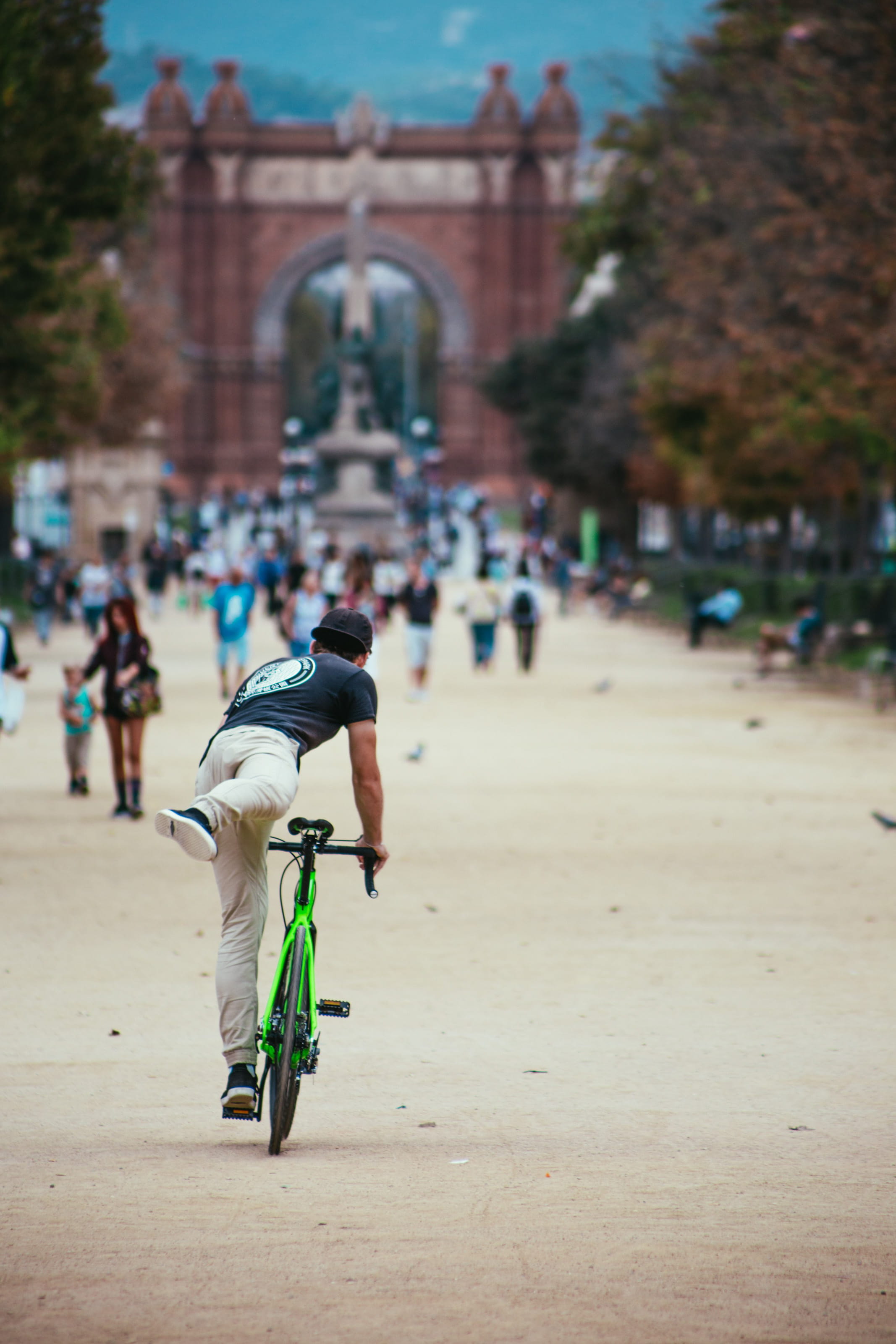 street, outdoor, tourism, group of people, day, blurred background, transportation, caucasian, young, 2K, Park, busy, man, Adult, outdoors, Ride, Traffic, Phone HD Wallpaper