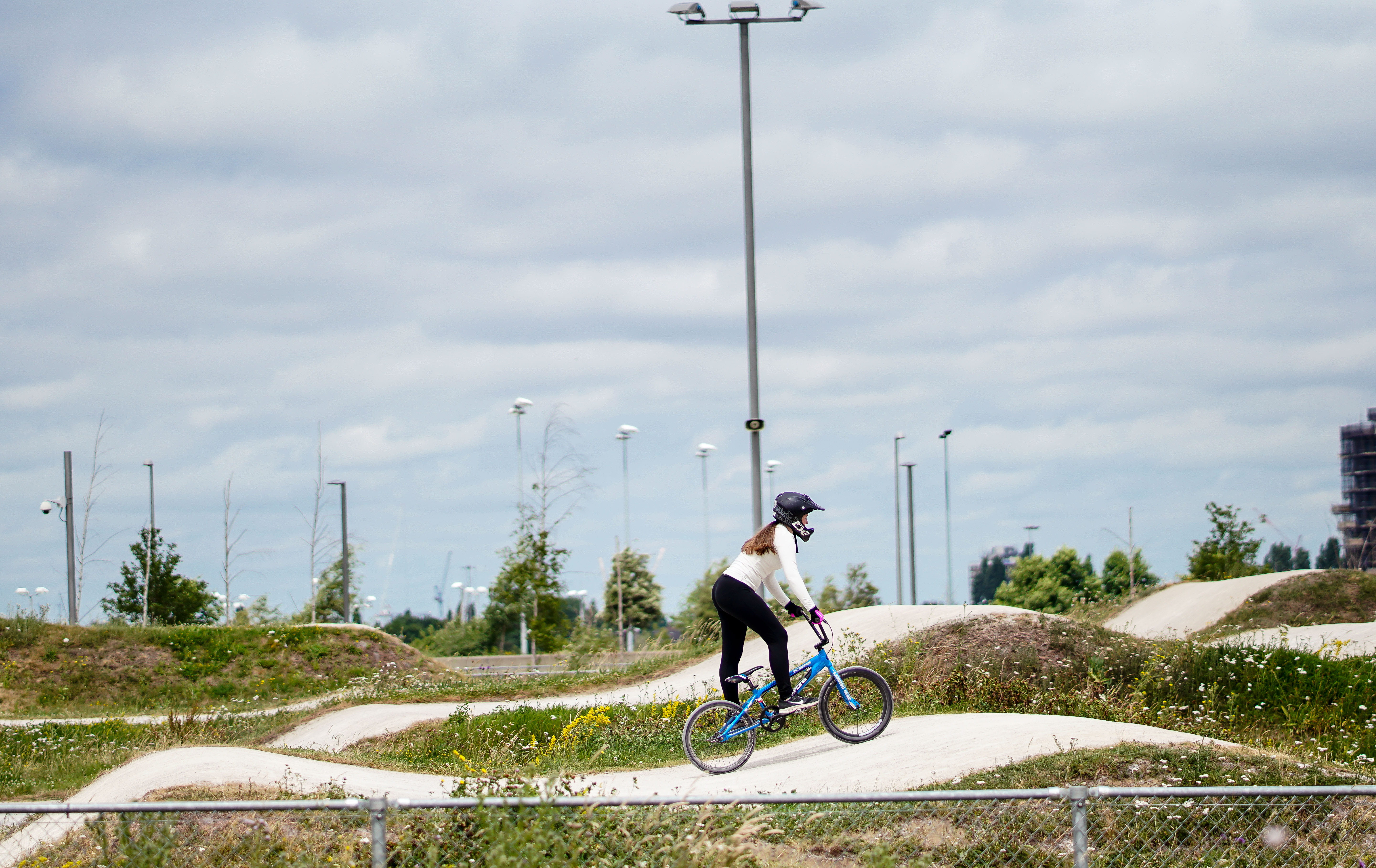 riding, person, cloud - sky, sport, leisure activities, cycling, london, 5K, leisure activity, white, mode of transportation, united kingdom, ride, bike, HD Wallpaper