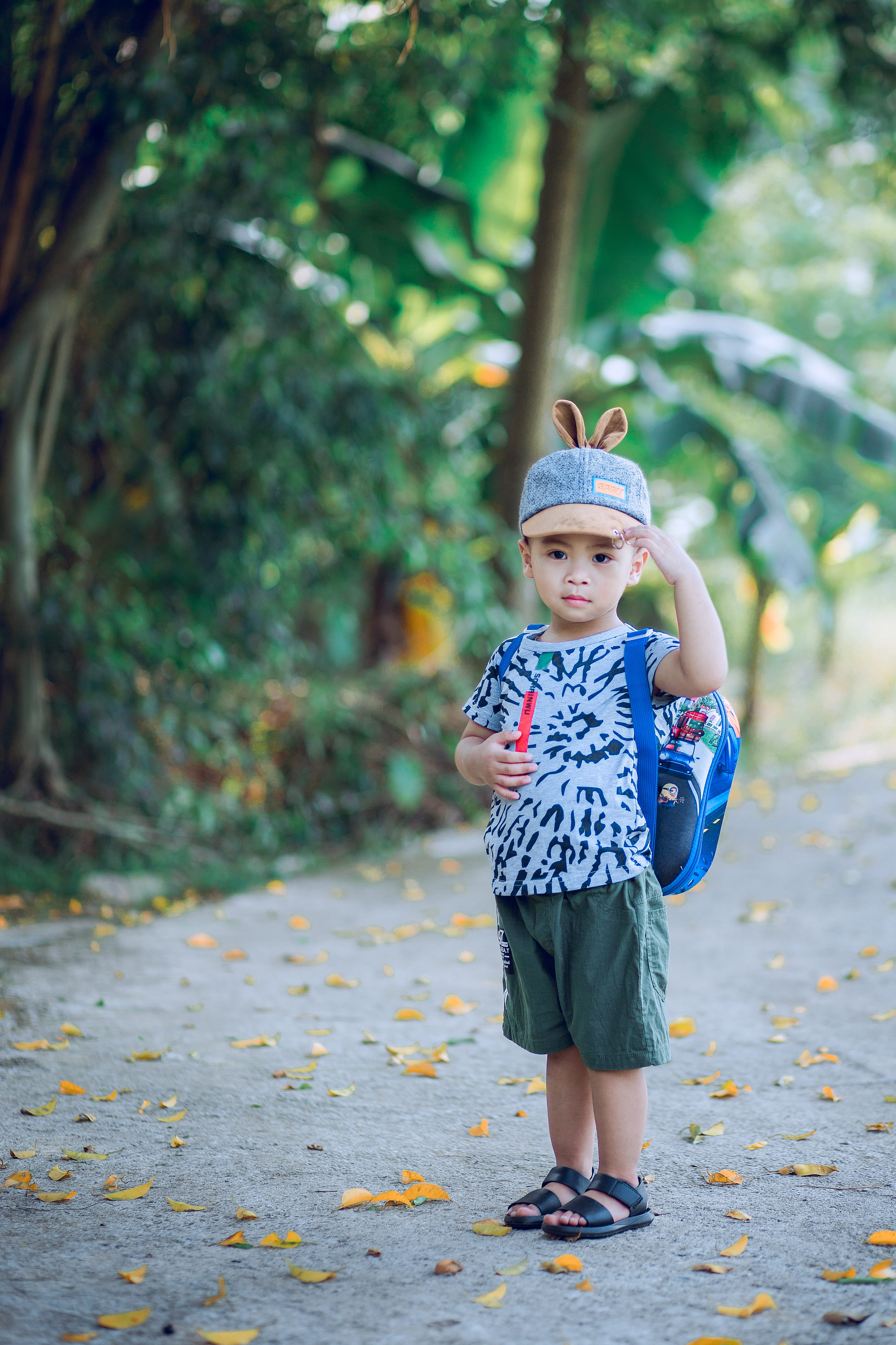 plant, smile, love, outdoors, toddler, little, young, leaves, road, wear, leisure activity, lifestyles, leisure, plant part, front view, recreation, standing, Phone HD Wallpaper