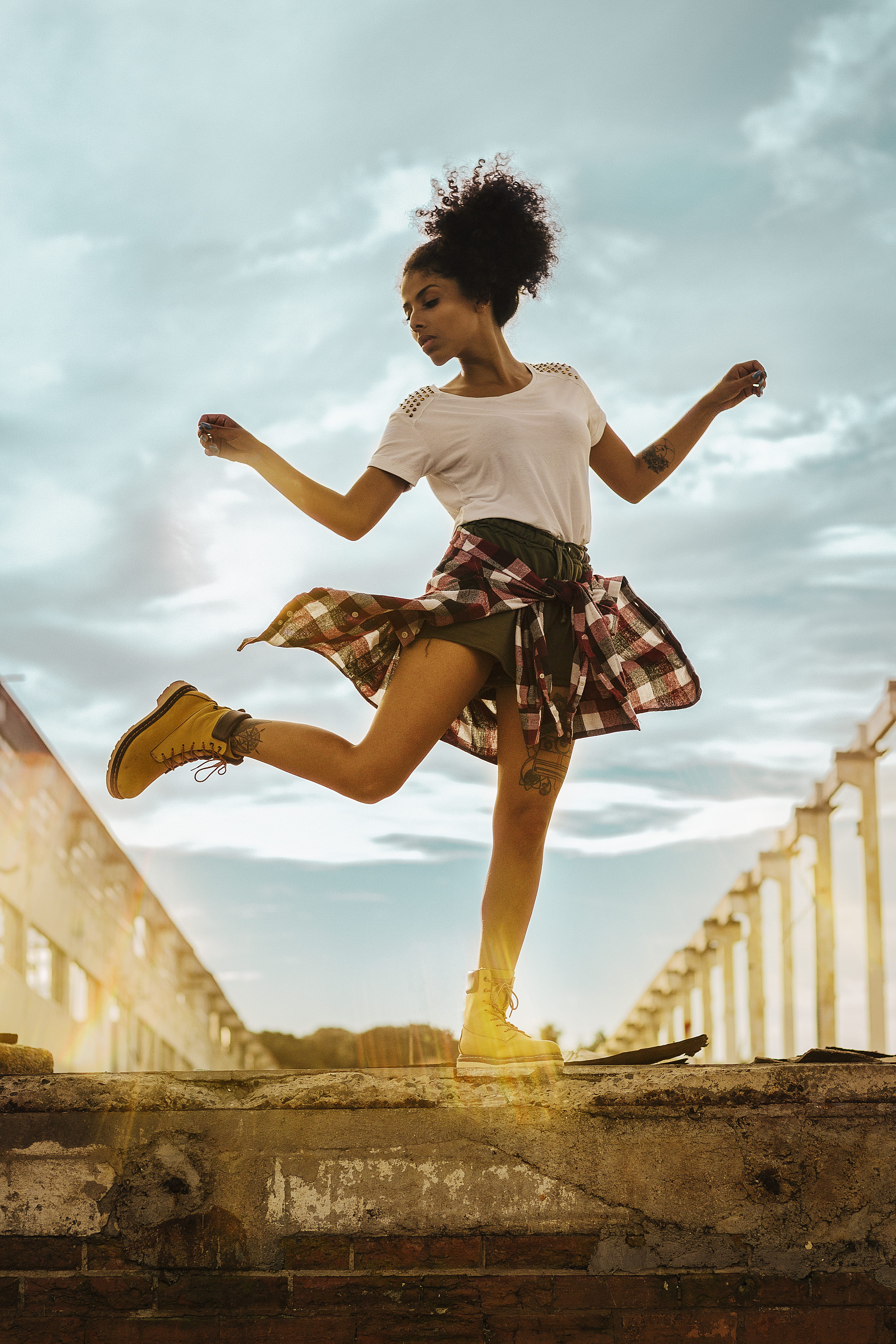 built structure, one, full length, 5K, young adult, shirt, casual clothing, white, day, foot, city, black, architecture, girl, cloud - sky, lifestyles, Phone HD Wallpaper