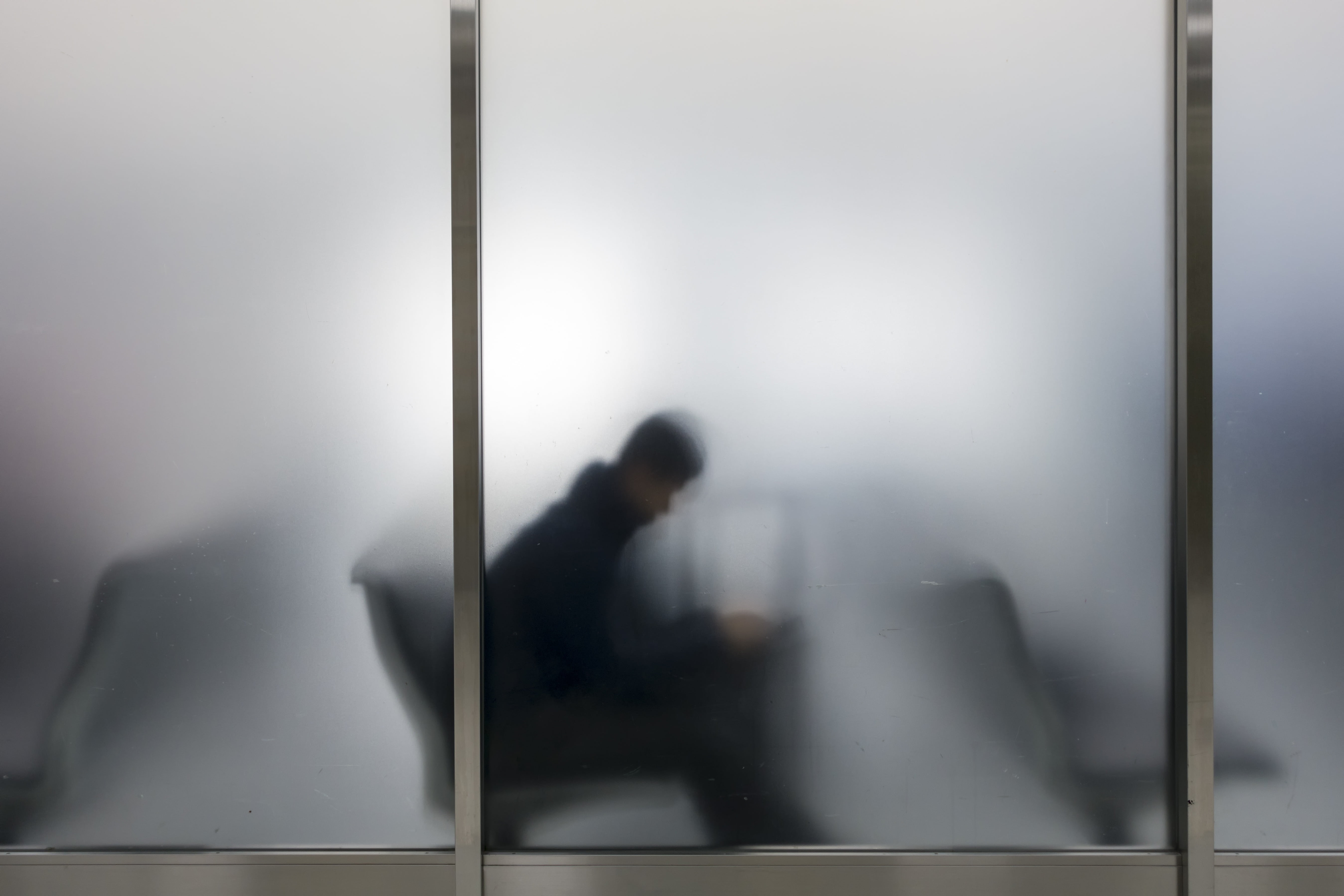 communication, men, vacation, glass - material, flight, 5K, corporate business, two people, waiting, silhouette, frosted, one person, motion, people, transport, HD Wallpaper
