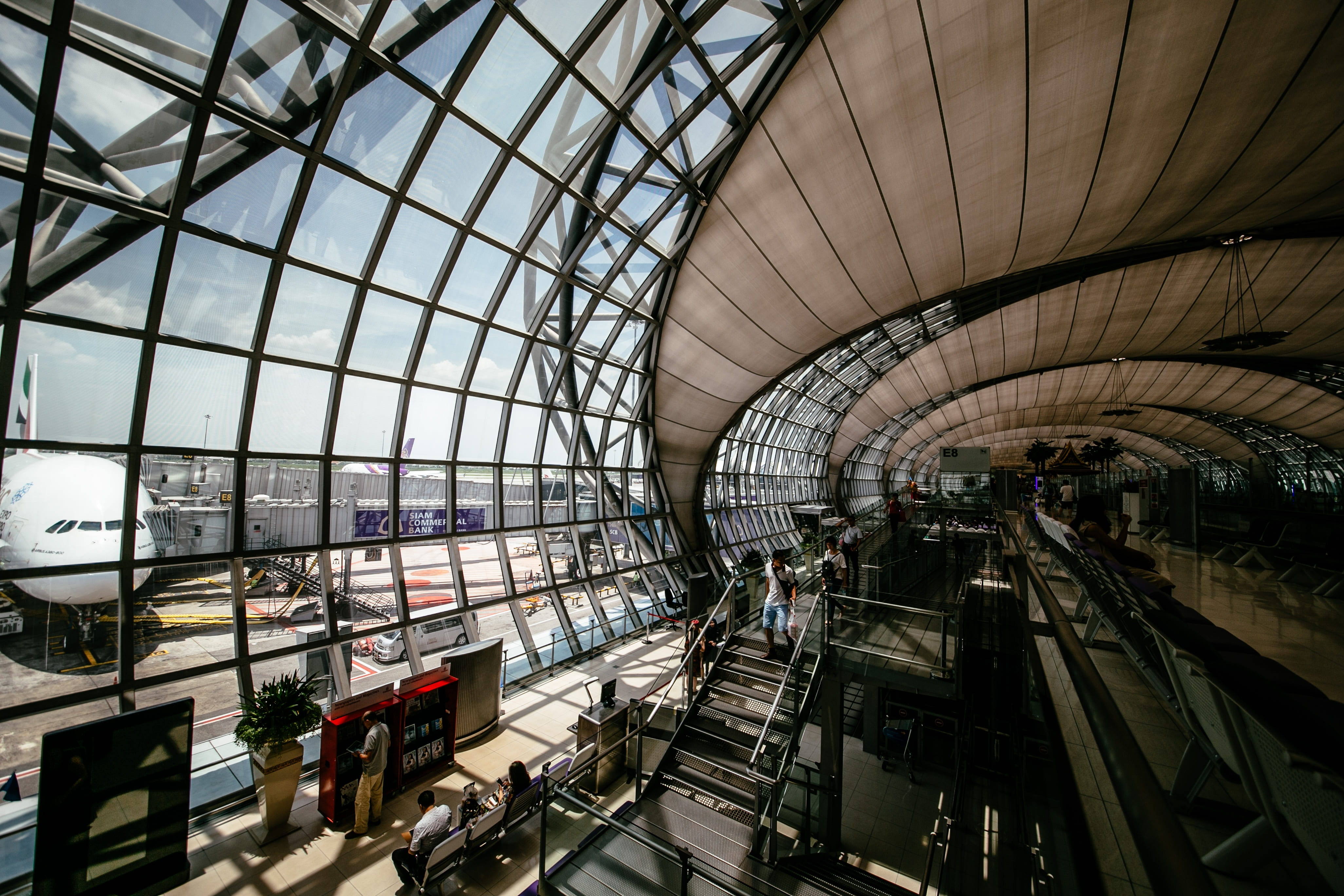 metal, built structure, steel, gray, large group of people, architectural feature, daytime, airport, building, transportation, ceiling, indoors, public transportation, HD Wallpaper