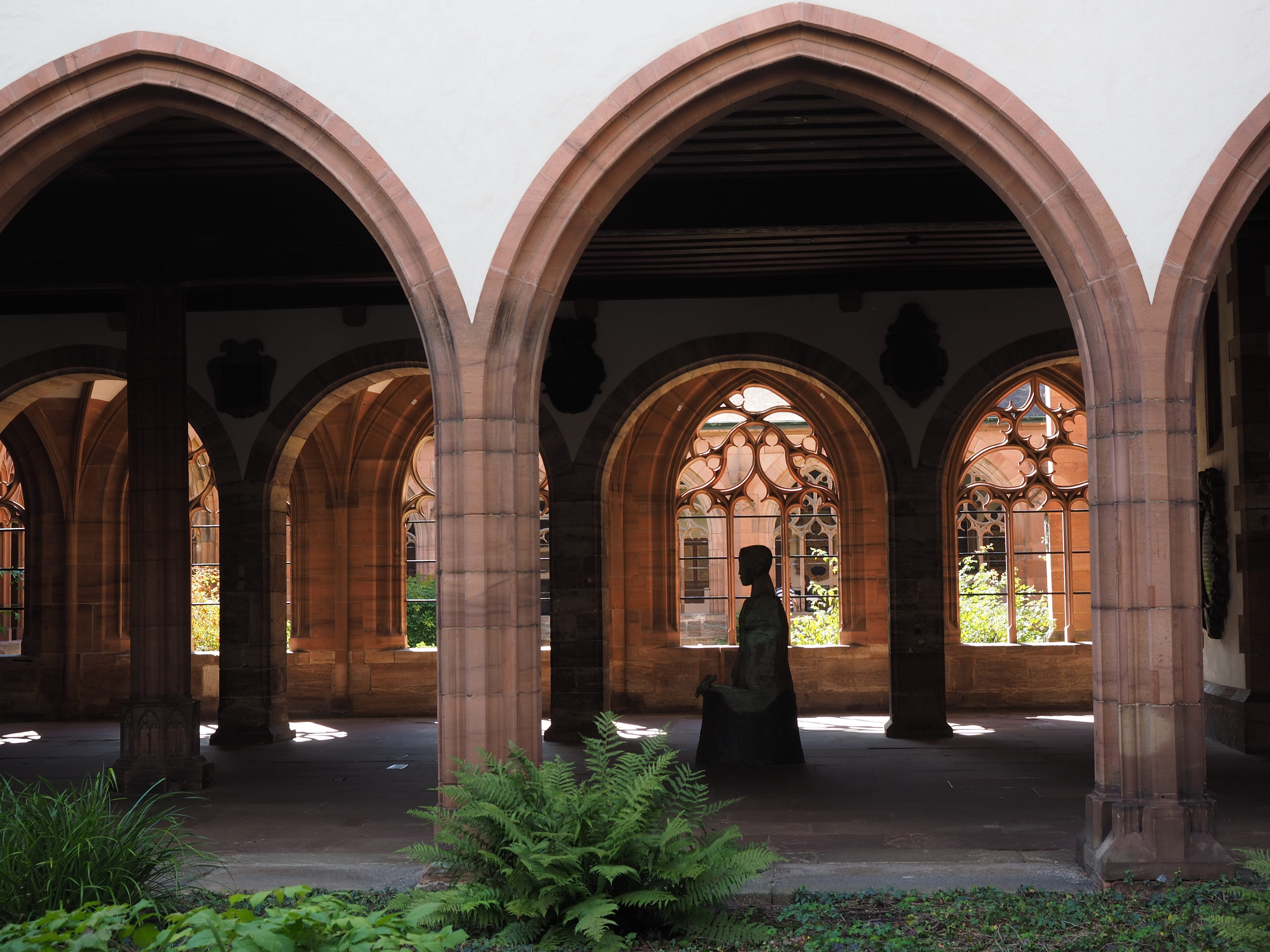 sit, religion, 4K, pray, courtyard, monk, women, münster, lifestyles, landmark, building, place of worship, places of interest, real people, history, main attraction, HD Wallpaper