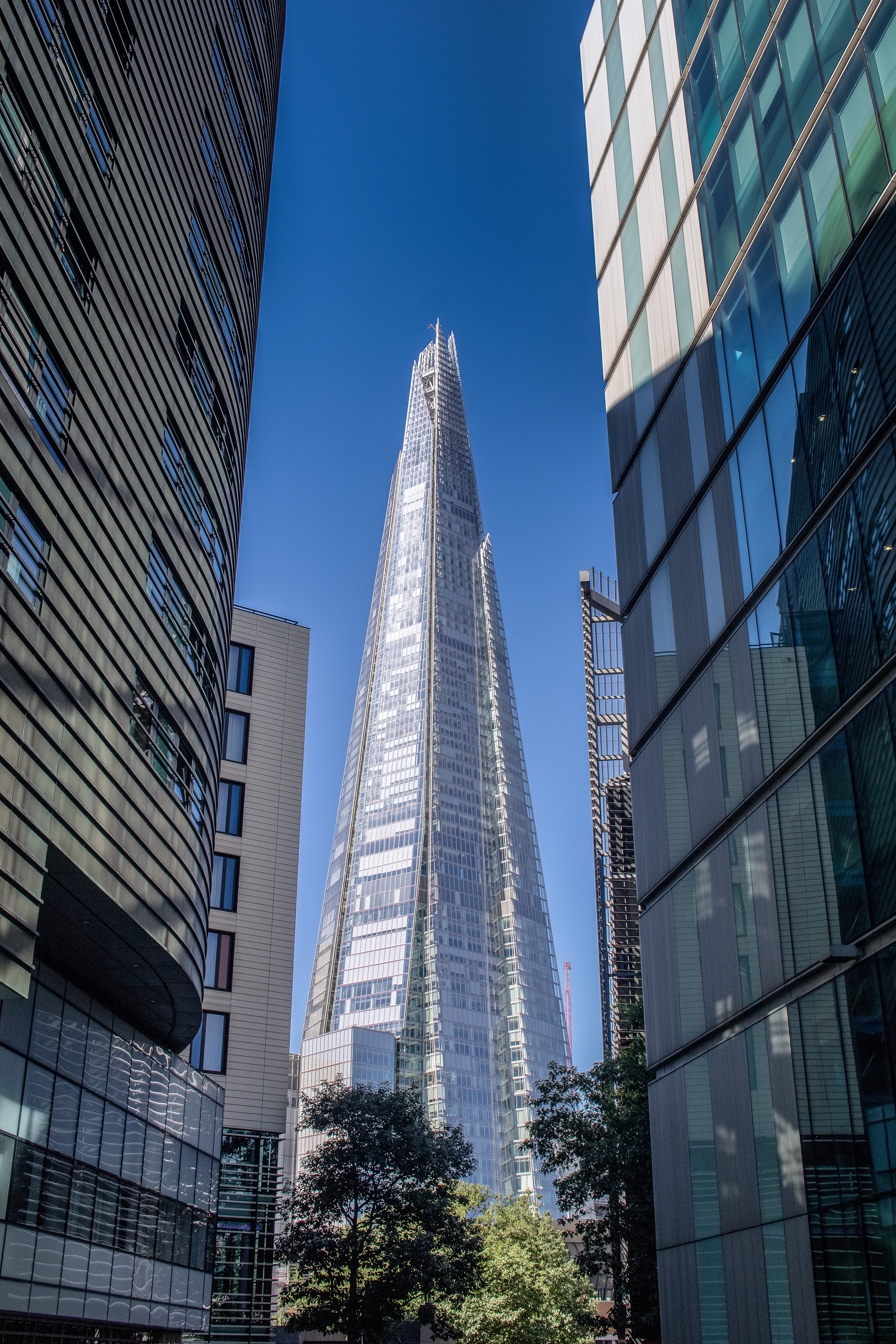 attraction, tower, sky, house facade, residential district, kingdom, building, building exterior, architecture, the shard, places of interest, glass - material, Phone HD Wallpaper