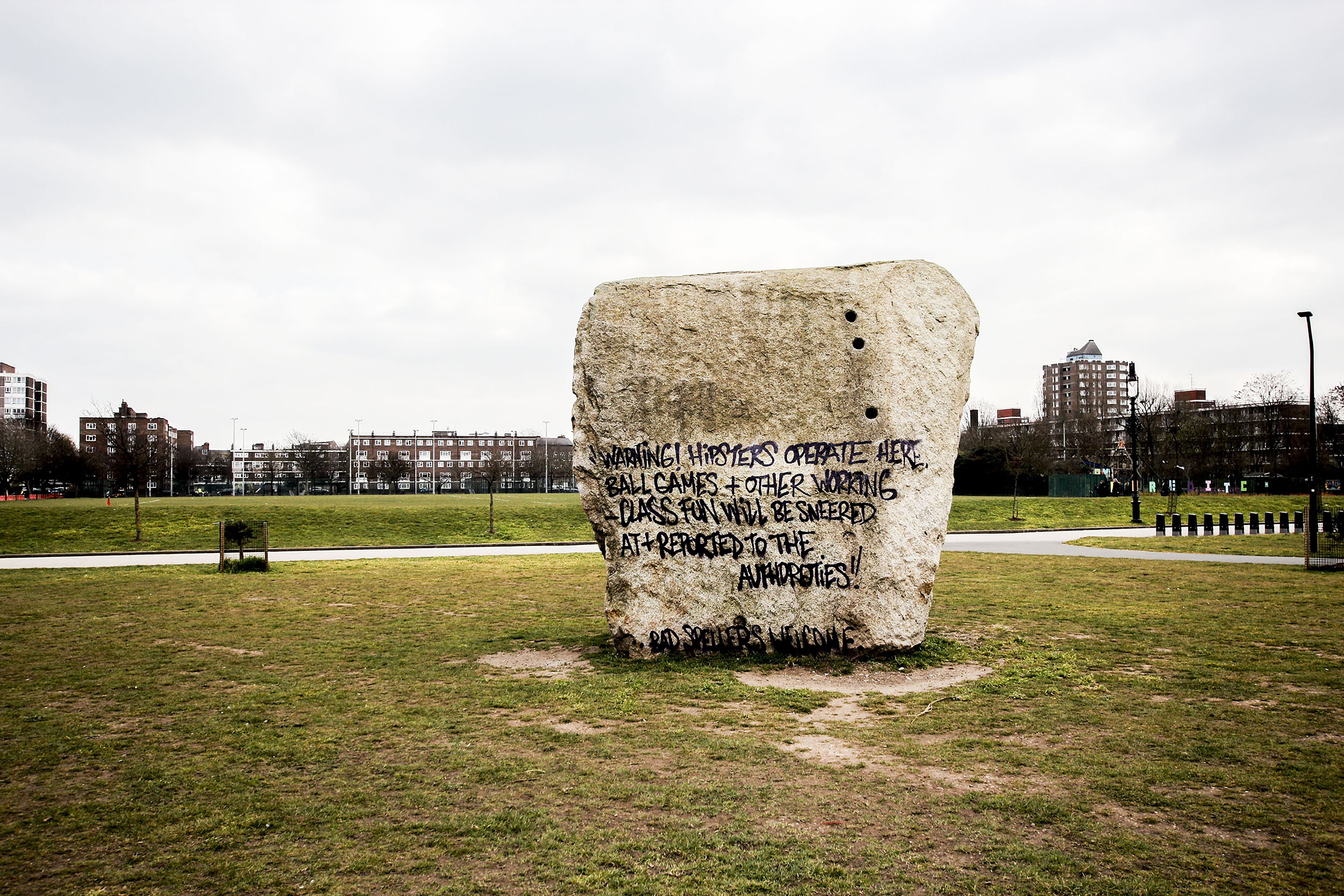 united kingdom, built structure, daytime, day, tomb, graffiti, cloud - sky, travel destinations, tooth, the past, lawn, building exterior, incidental people, HD Wallpaper