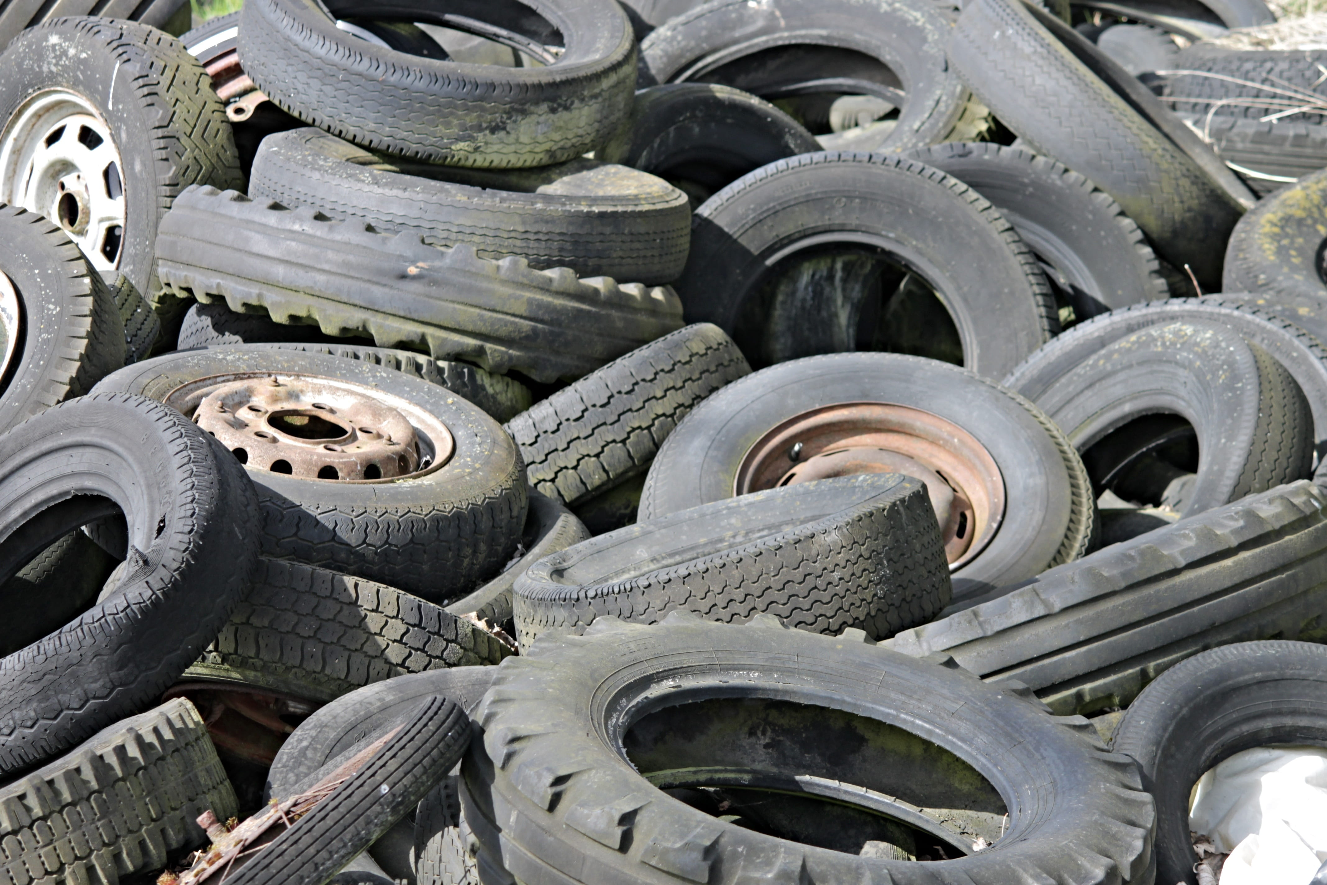 4K, transportation, pollution, industry, profile, deterioration, obsolete, stack, car wheels, waste, recycling, worn, wheels, stock, full frame, metal, HD Wallpaper