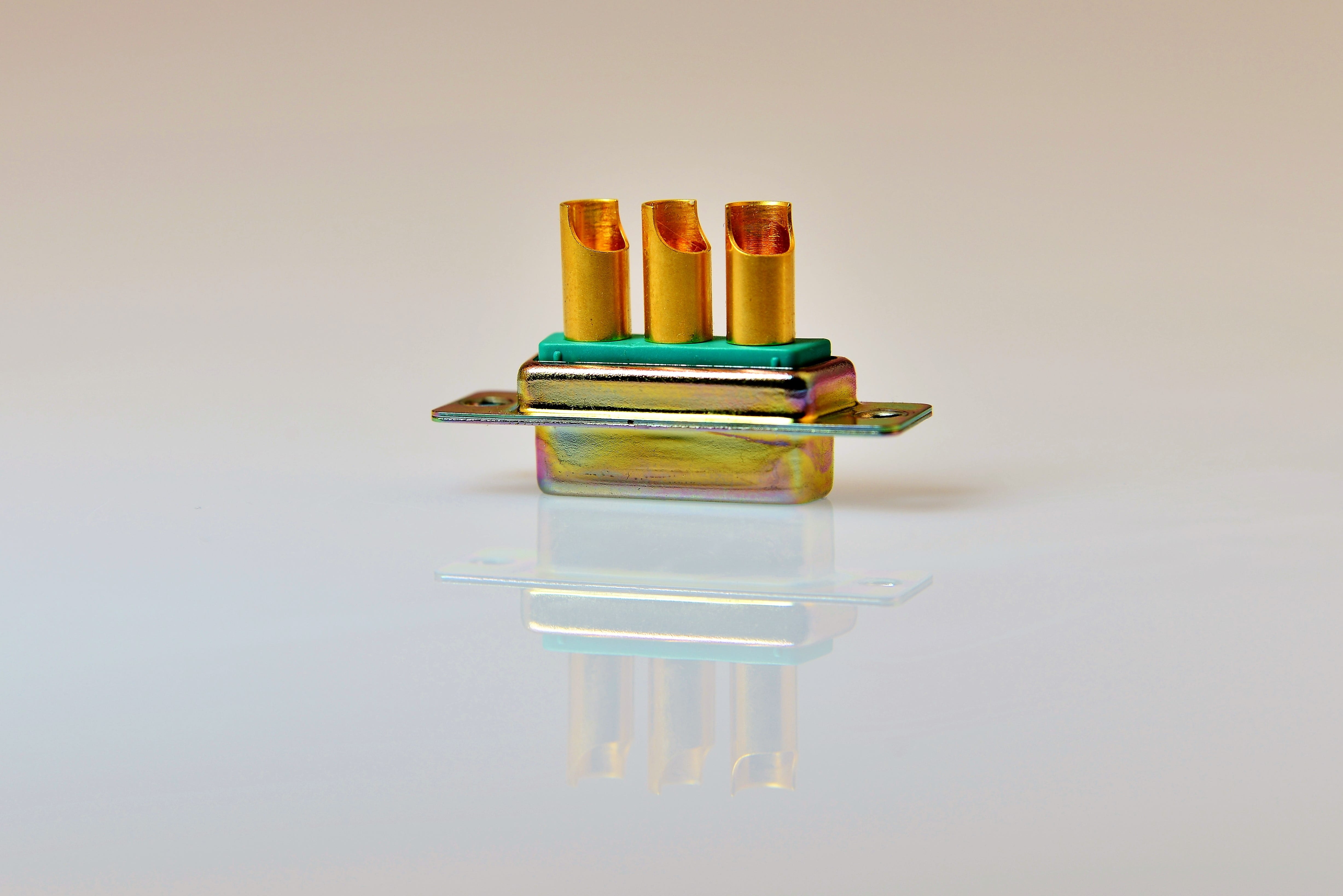 order, reflection, gilded, stack, gold contacts, electronics, group of objects, copy space, connector, choice, evaporated, two, 4K, studio shot, reprocessing, HD Wallpaper