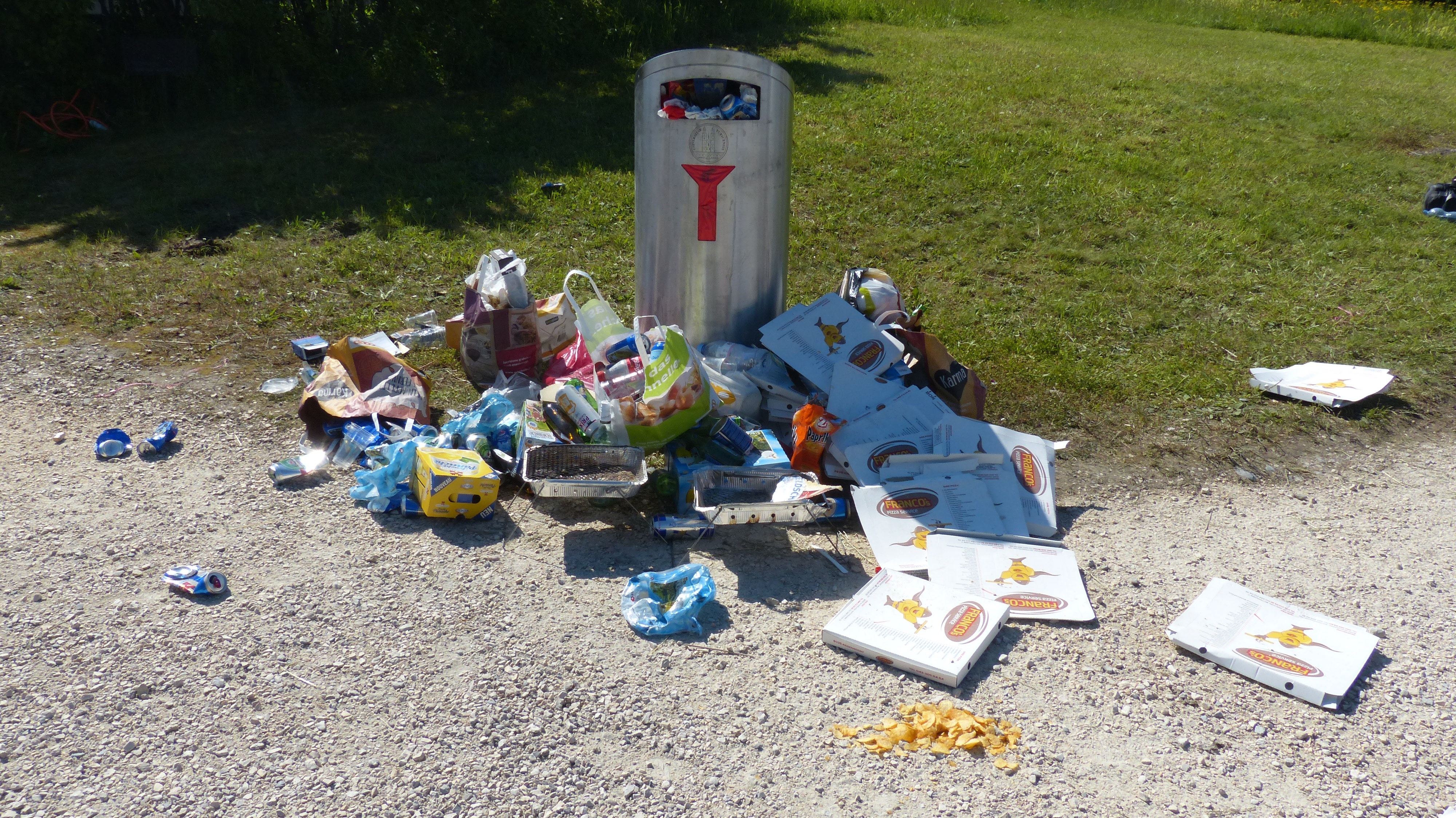 messy, no people, recycling, assorted, garbage dump, disposal, nature, large group of objects, dustbin, 4K, environmental issues, outdoors, plastic bag, HD Wallpaper