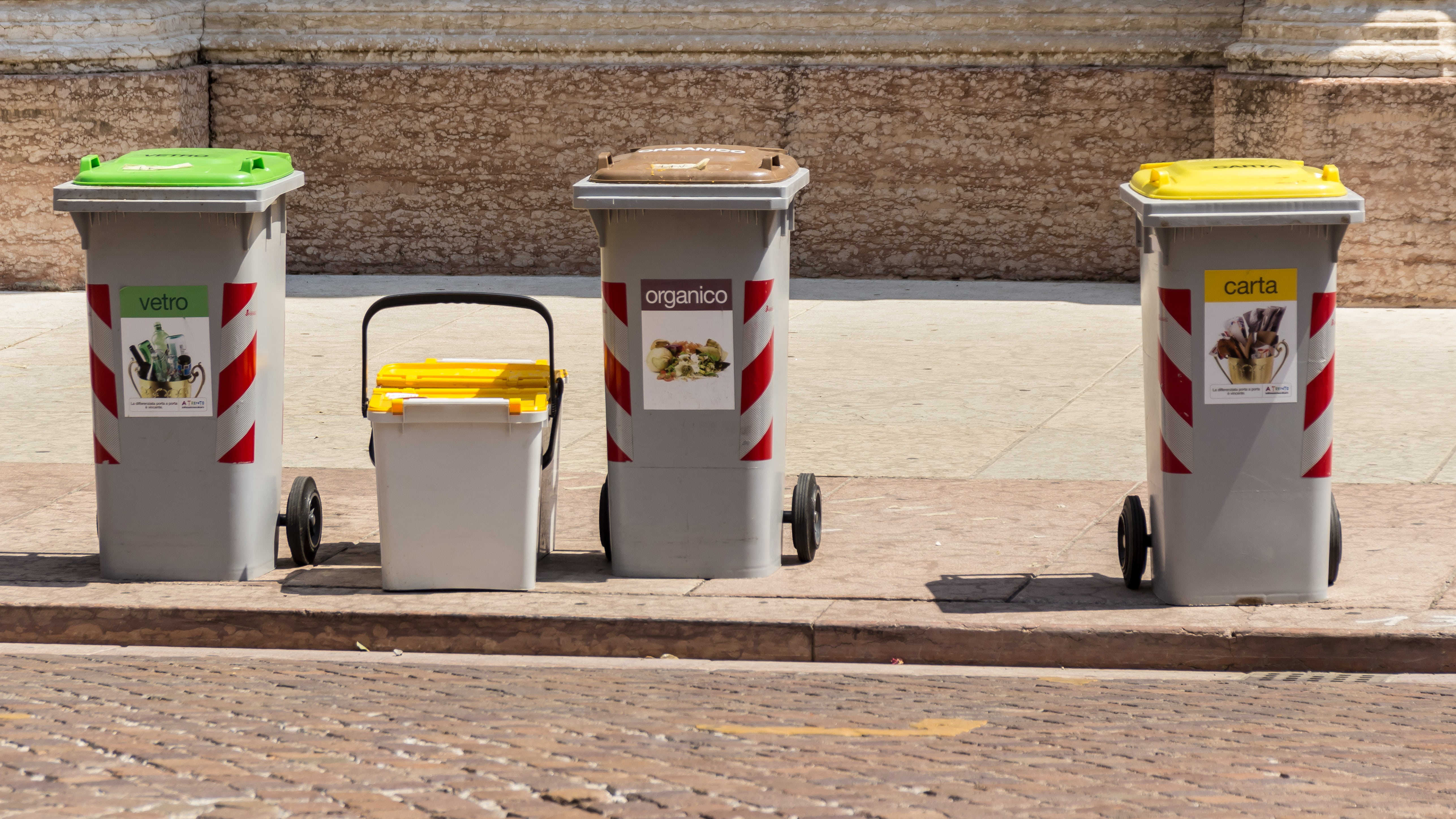 side by side, garbage, street, mülltonnen, built structure, wall - building feature, outdoors, city, text, plastic, sunlight, ton, disposal, italy, sidewalk, HD Wallpaper