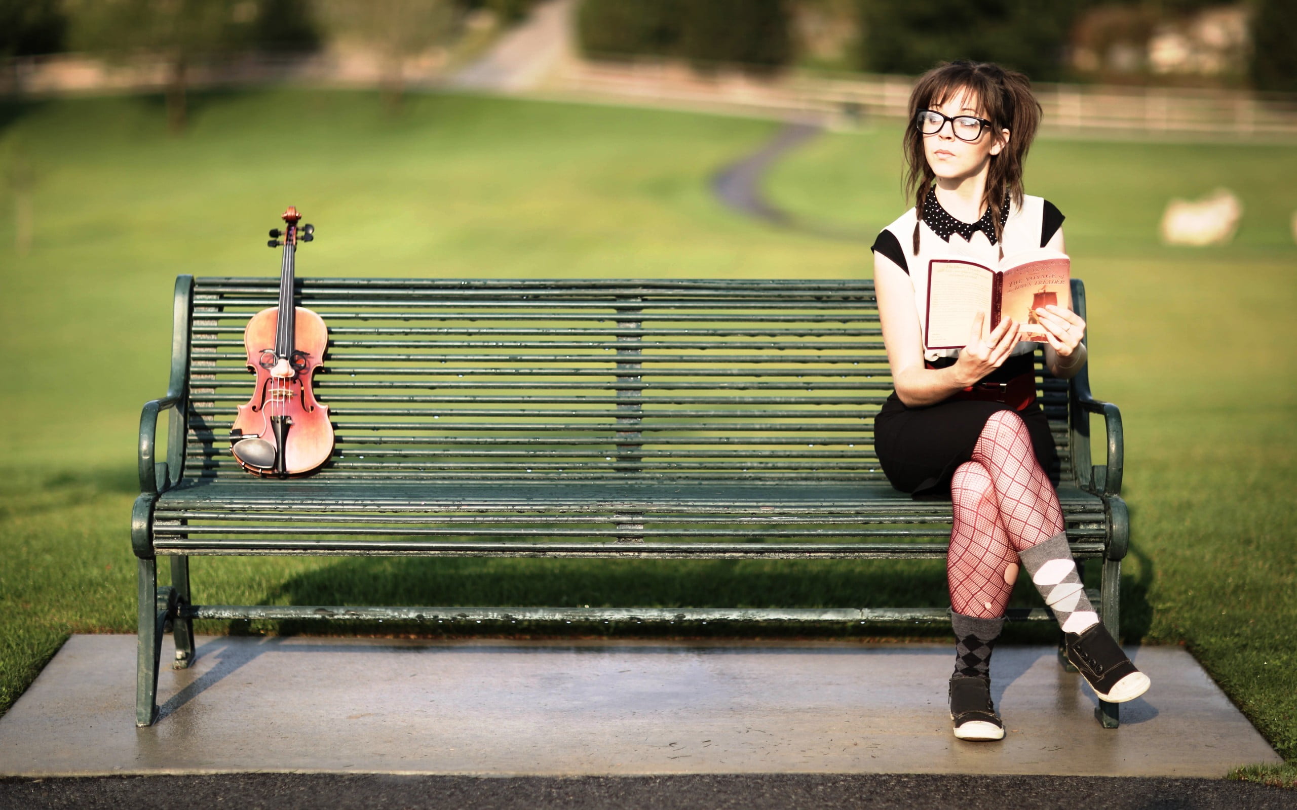 bangs, emotion, outdoors, park bench, full length, 2K, Lindsey Stirling, lifestyles, adult, two people, childhood, child, bench, books, stockings, violin, HD Wallpaper