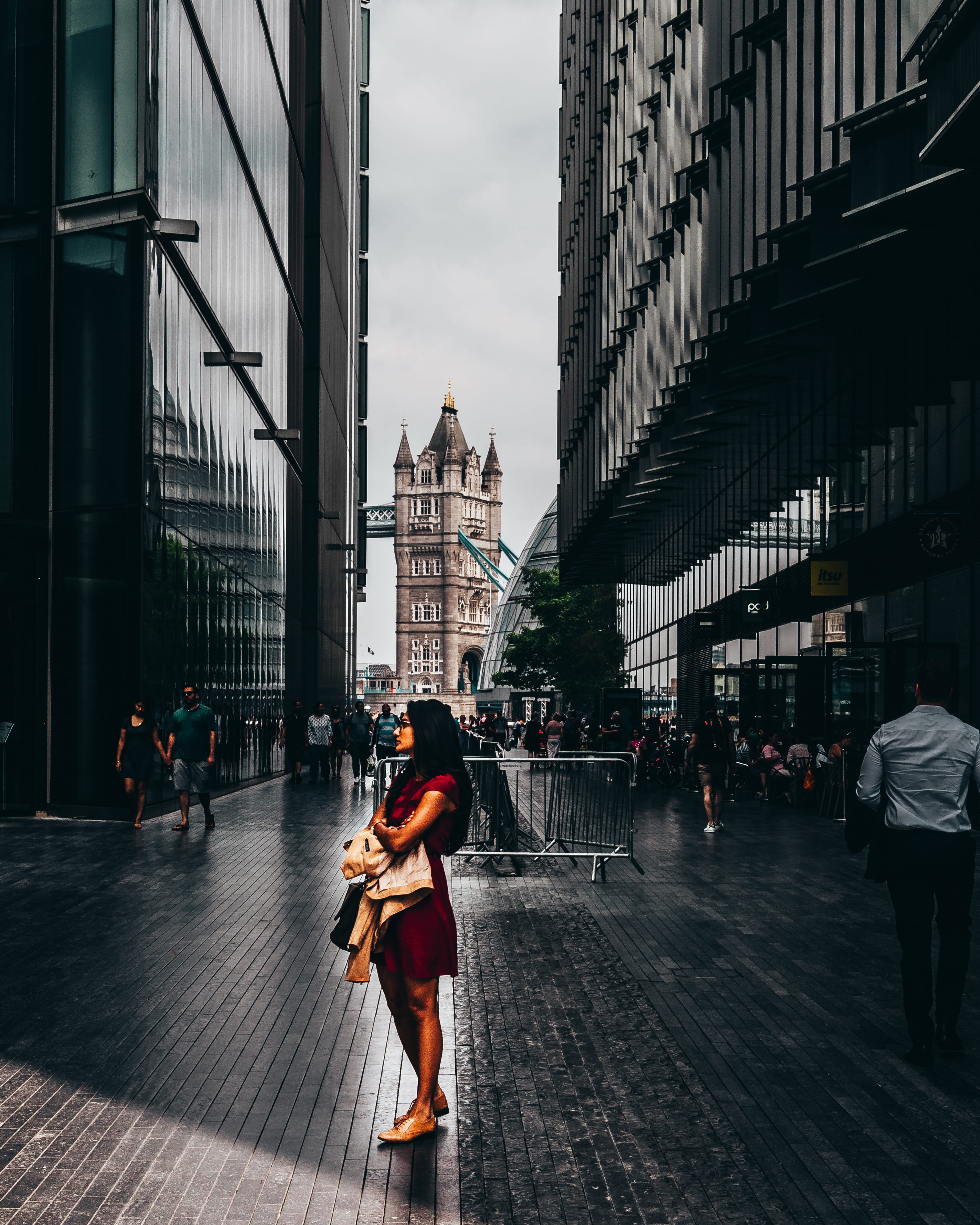 tower bridge, sky, women, 2K, mycity, united kingdom, building exterior, city, rear view, street, building, architecture, spring, people, built structure, Phone HD Wallpaper