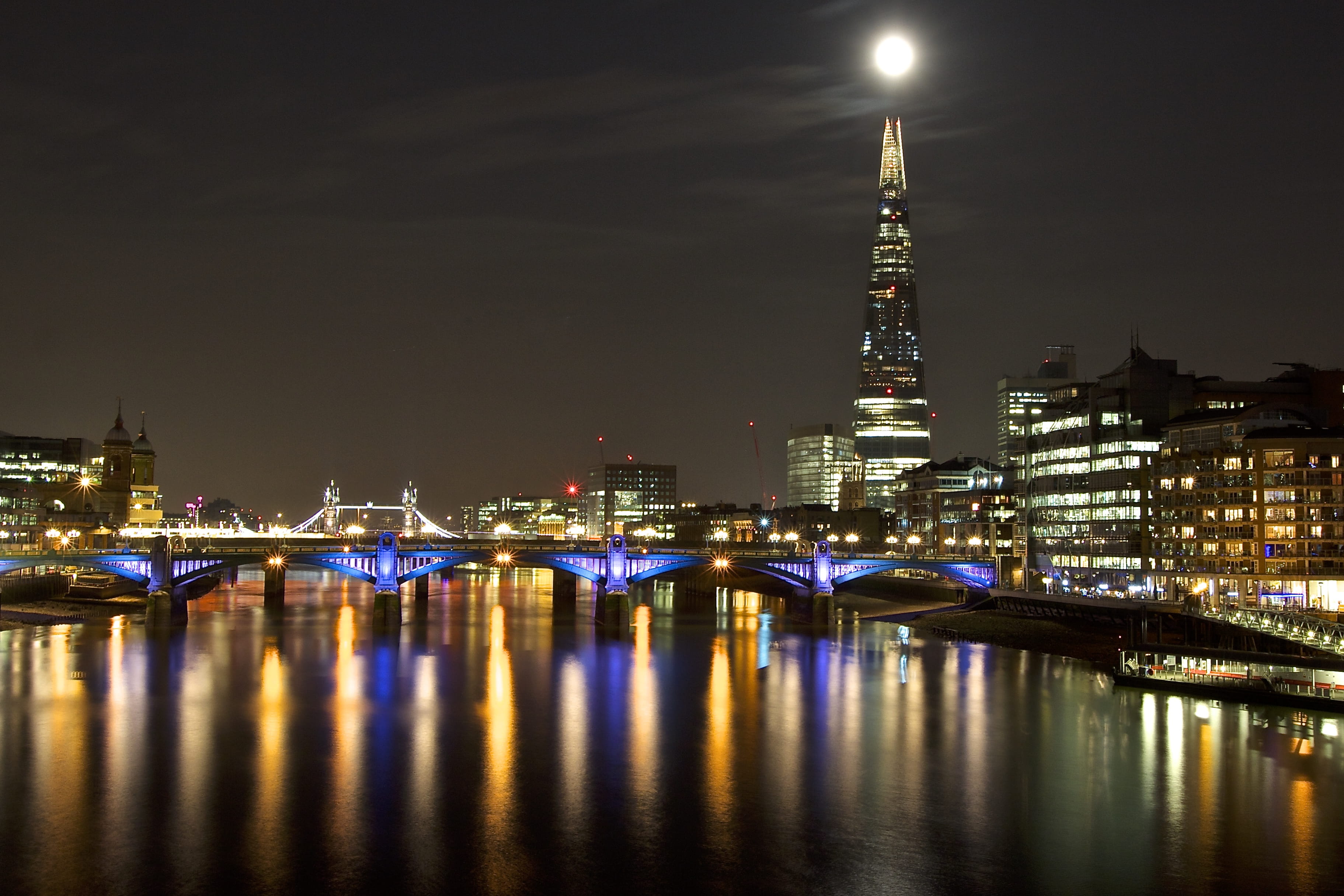 united kingdom, southwark bridge, waterfront, built structure, illuminated, tower, connection, tall - high, the thames, building exterior, skyscraper, financial district, HD Wallpaper