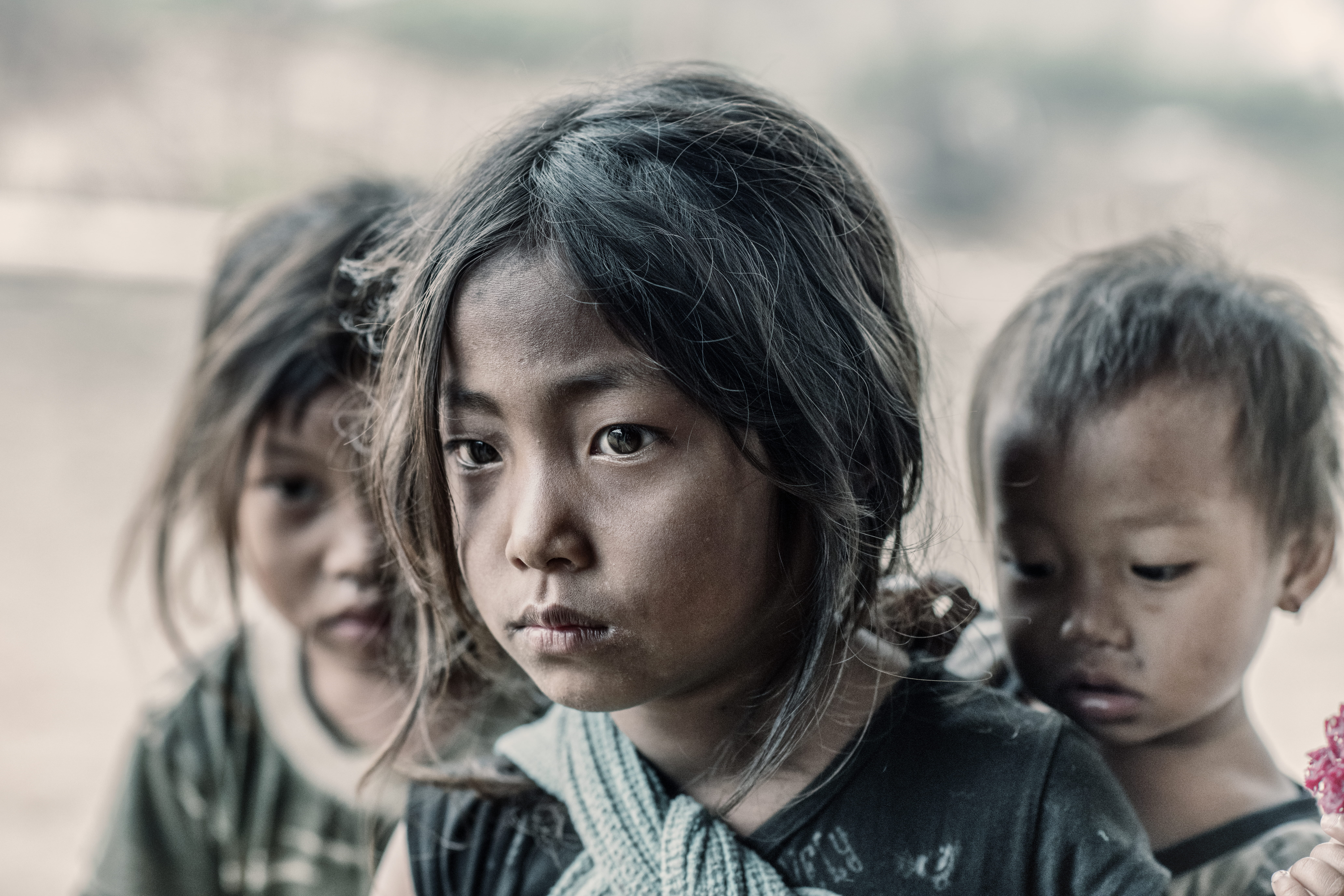 offspring, focus on foreground, girl, looking, portrait, hairstyle, female, dimples, women, outdoors, hongphoi, girls, sister, person, child, serious, contemplation, HD Wallpaper