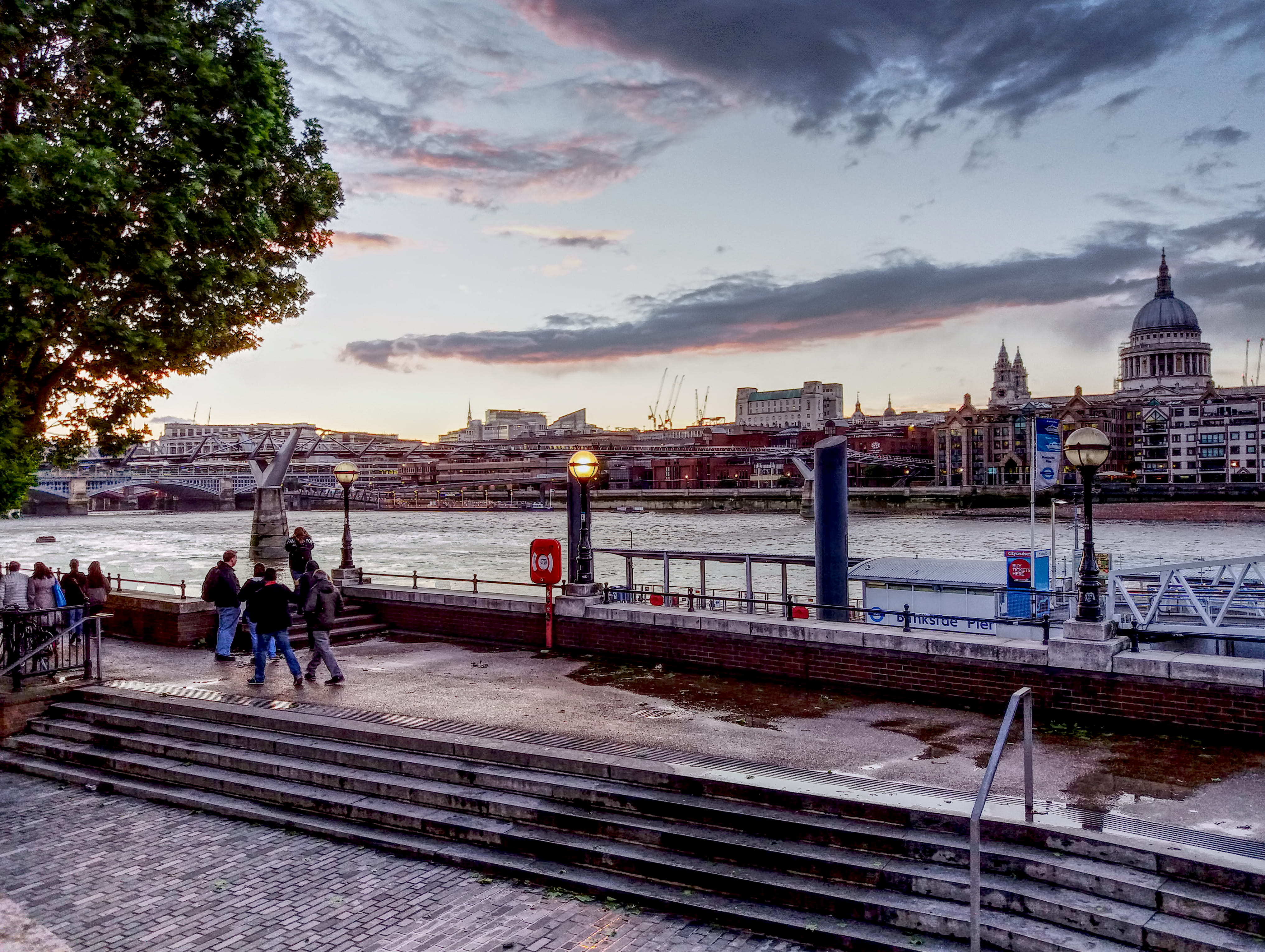 railing, nature, water, architecture, lifestyles, sky, built structure, united kingdom, dusk, england, promenade, southwark bridge, city, people, building exterior, HD Wallpaper