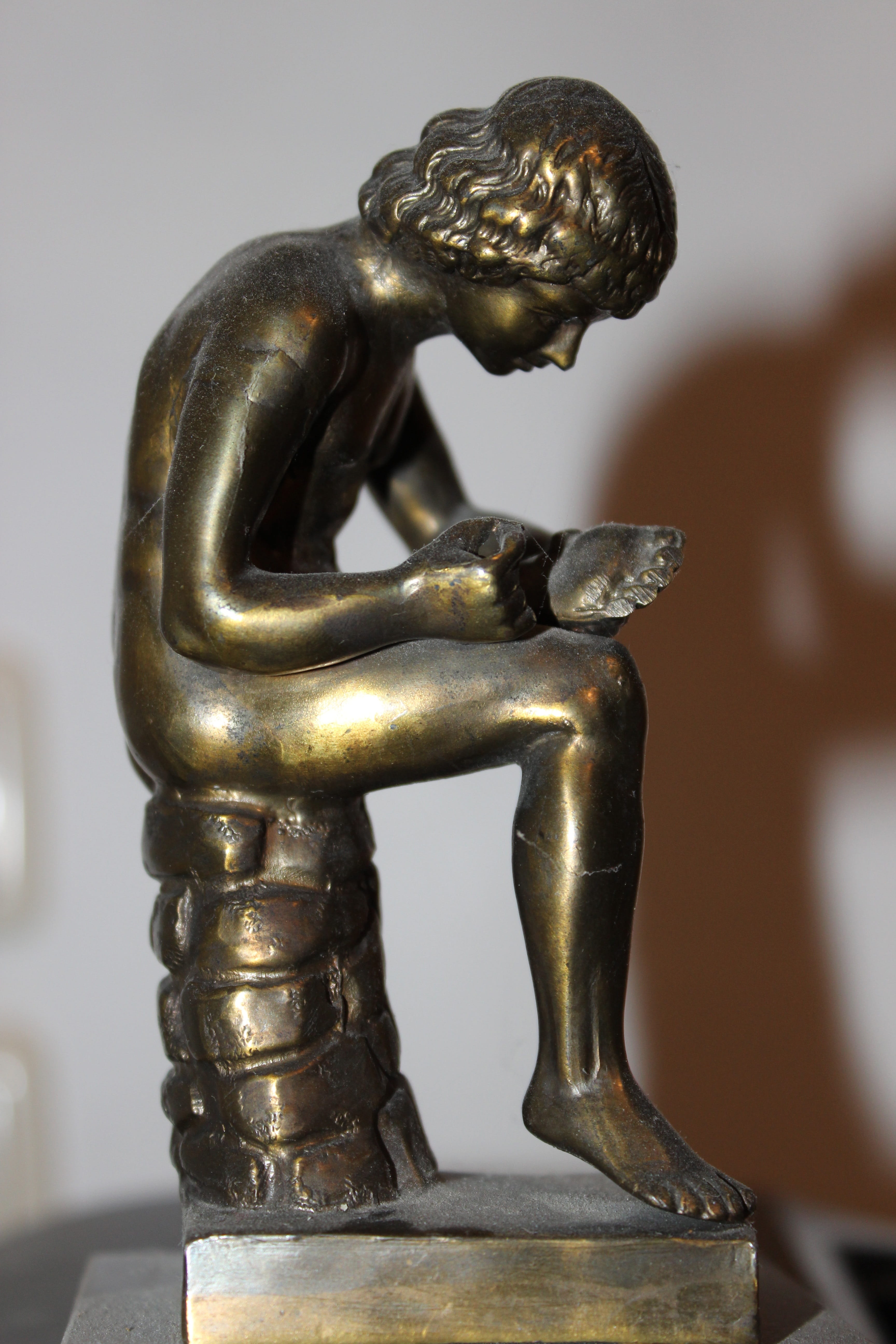 female likeness, male likeness, art, close-up, art and craft, metal, focus on foreground, bronze, museum, 5K, sitting, indoors, human representation, no people, Phone HD Wallpaper