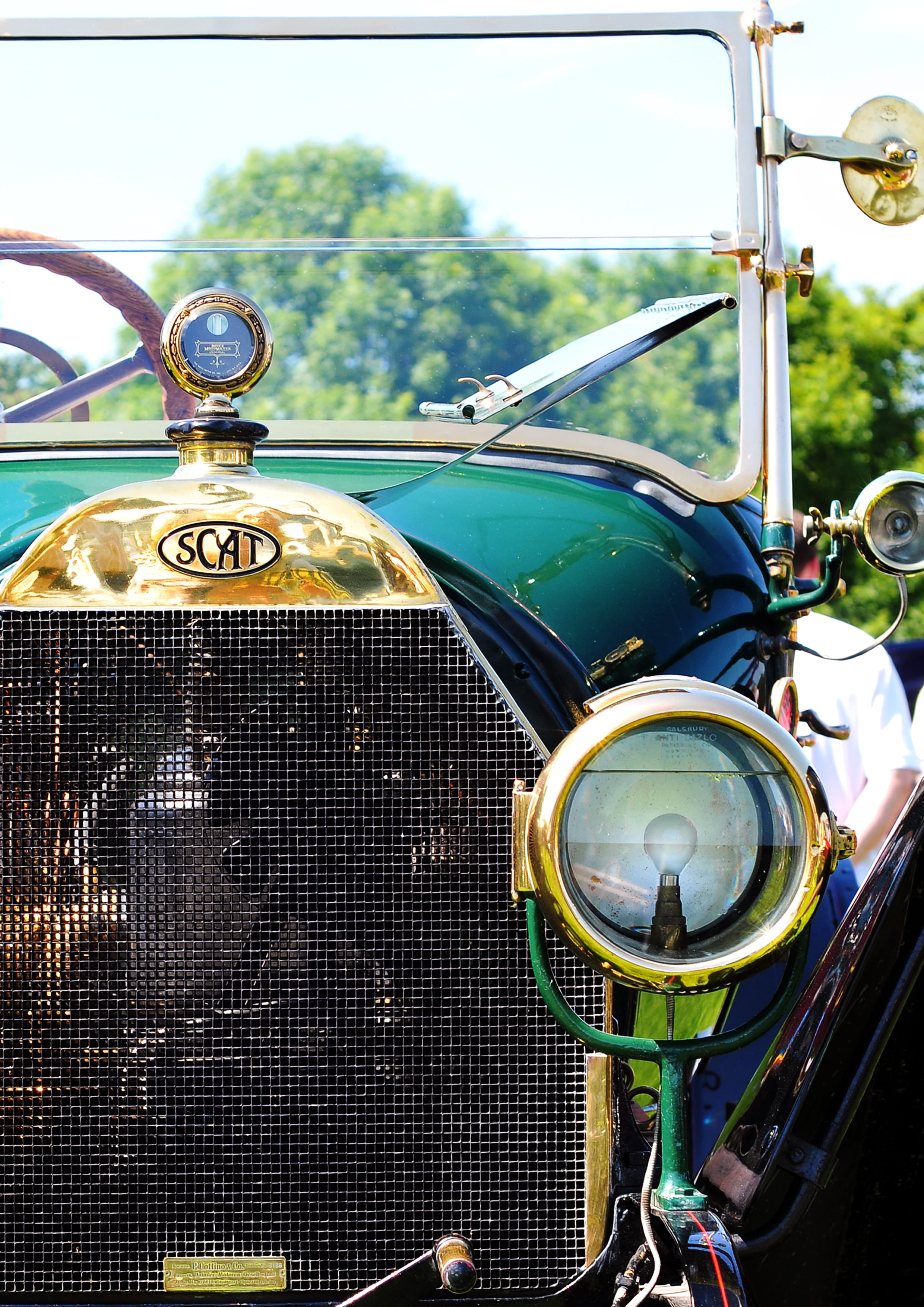 nature, focus on foreground, no people, land vehicle, text, brass, automotive, vehicle, classic car, vintage car, outdoors, 2K, close, motor vehicle, emblem, Phone HD Wallpaper