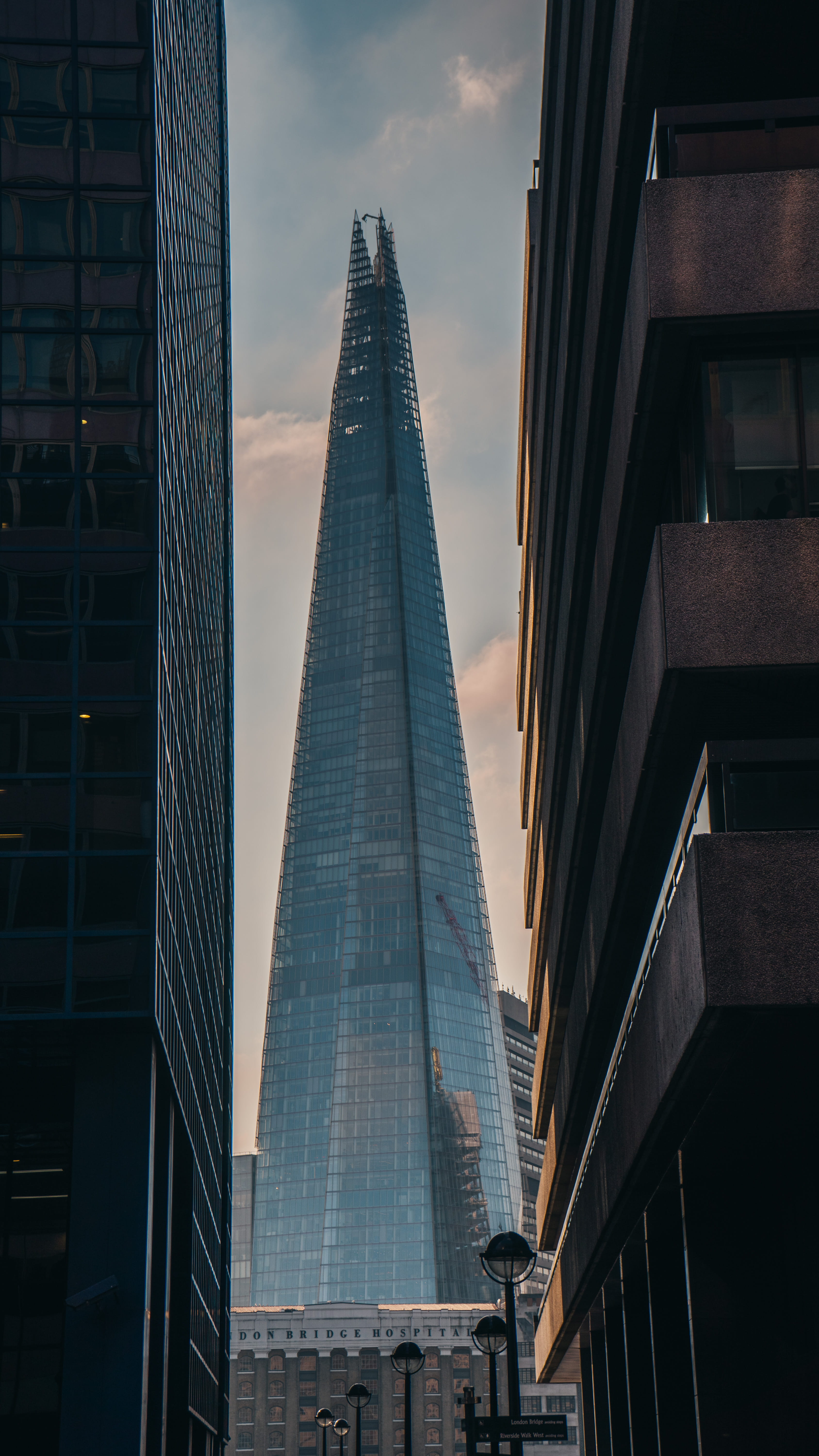 architectural detail, housing, building, london, corridor, building sharp, tall - high, building exterior, low angle view, apartment building, 5K, urban, Phone HD Wallpaper