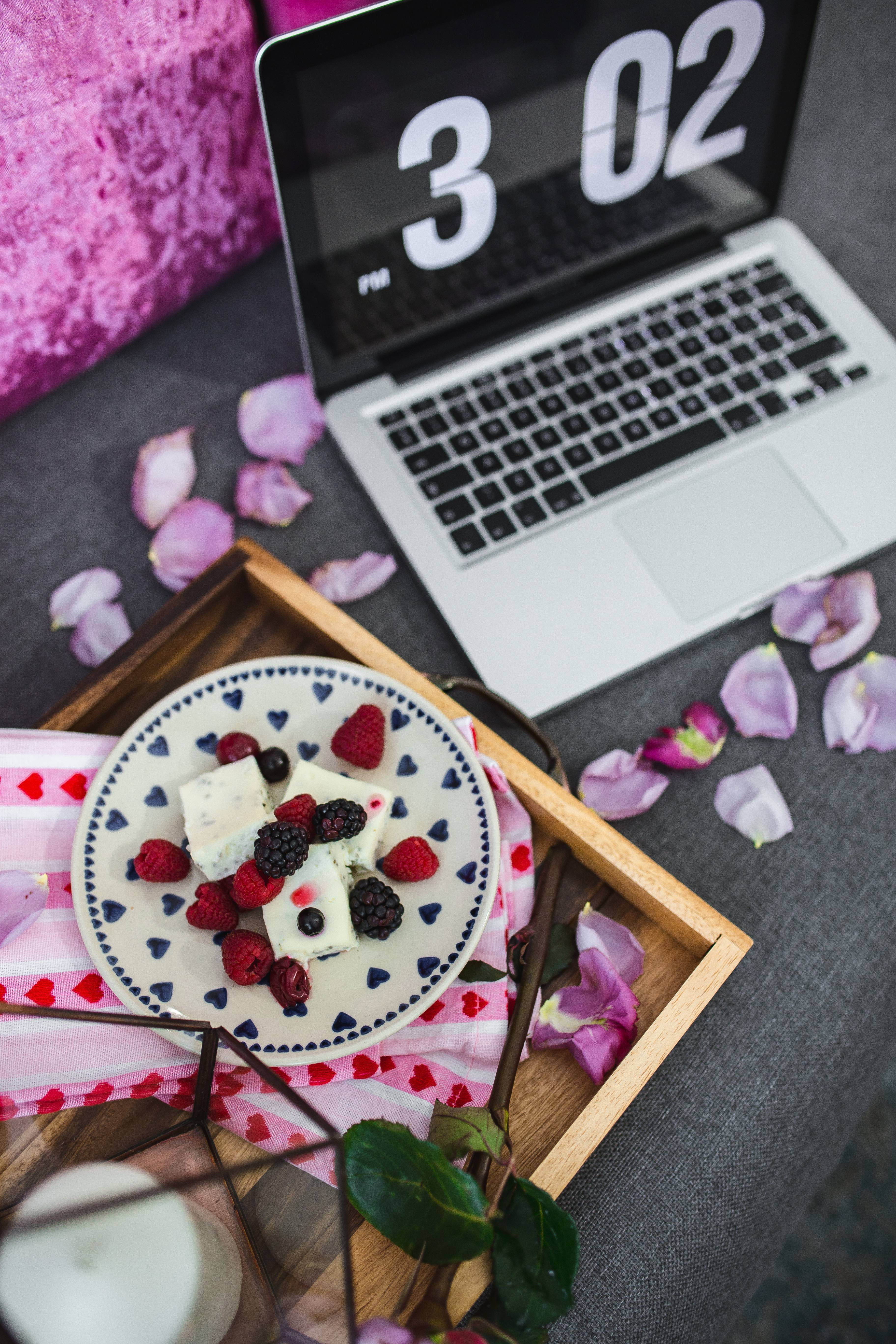 plate, blackberry, computer, plant, 5K, flowering plant, time, clock, floral pattern, snack, berry, food, wood - material, raspberry, communication, flower, Phone HD Wallpaper