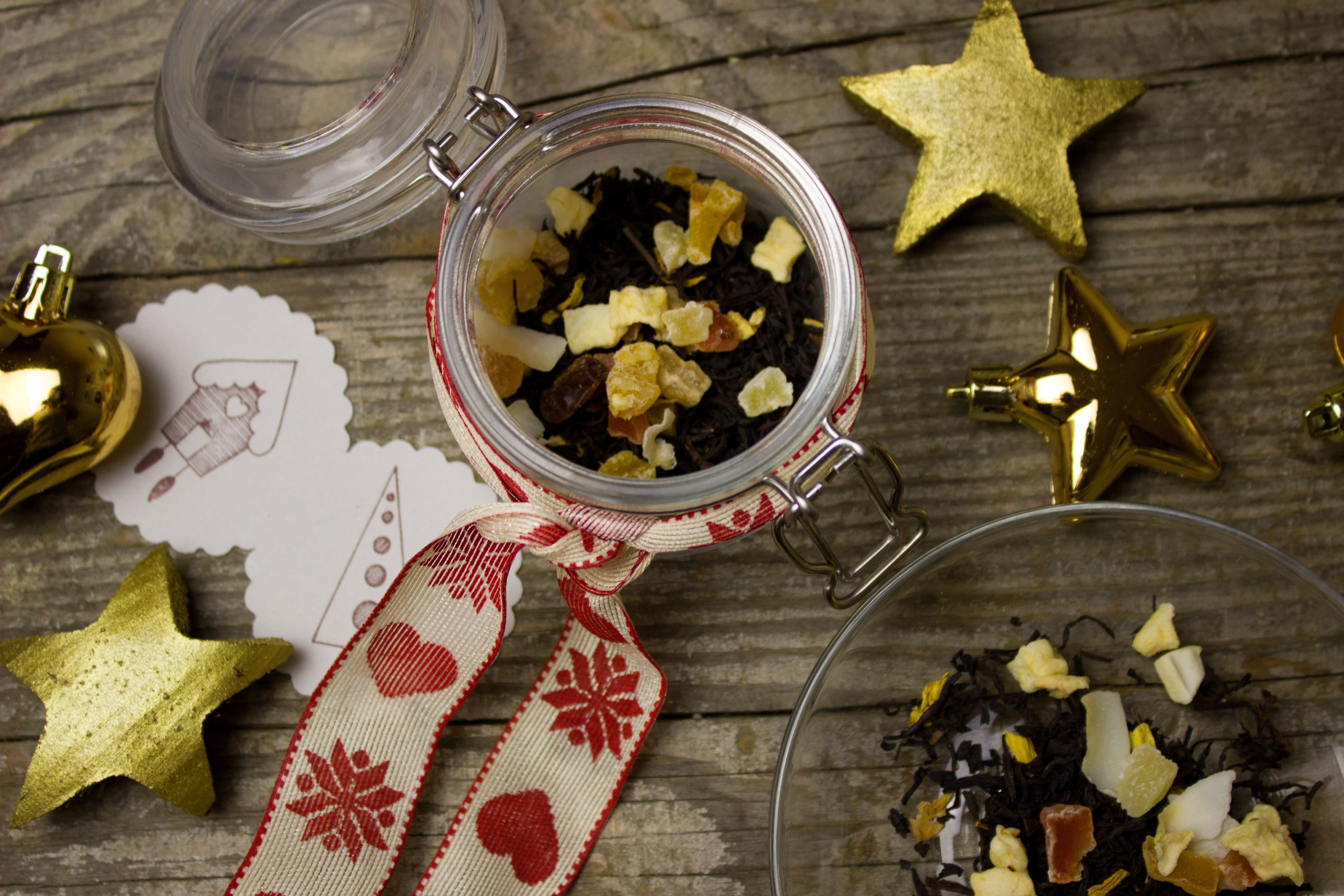 preparation, xmas, homemade, no people, kitchen utensil, wood - Material, table, holiday, decoration, wellbeing, various, directly above, star Shape, season, HD Wallpaper