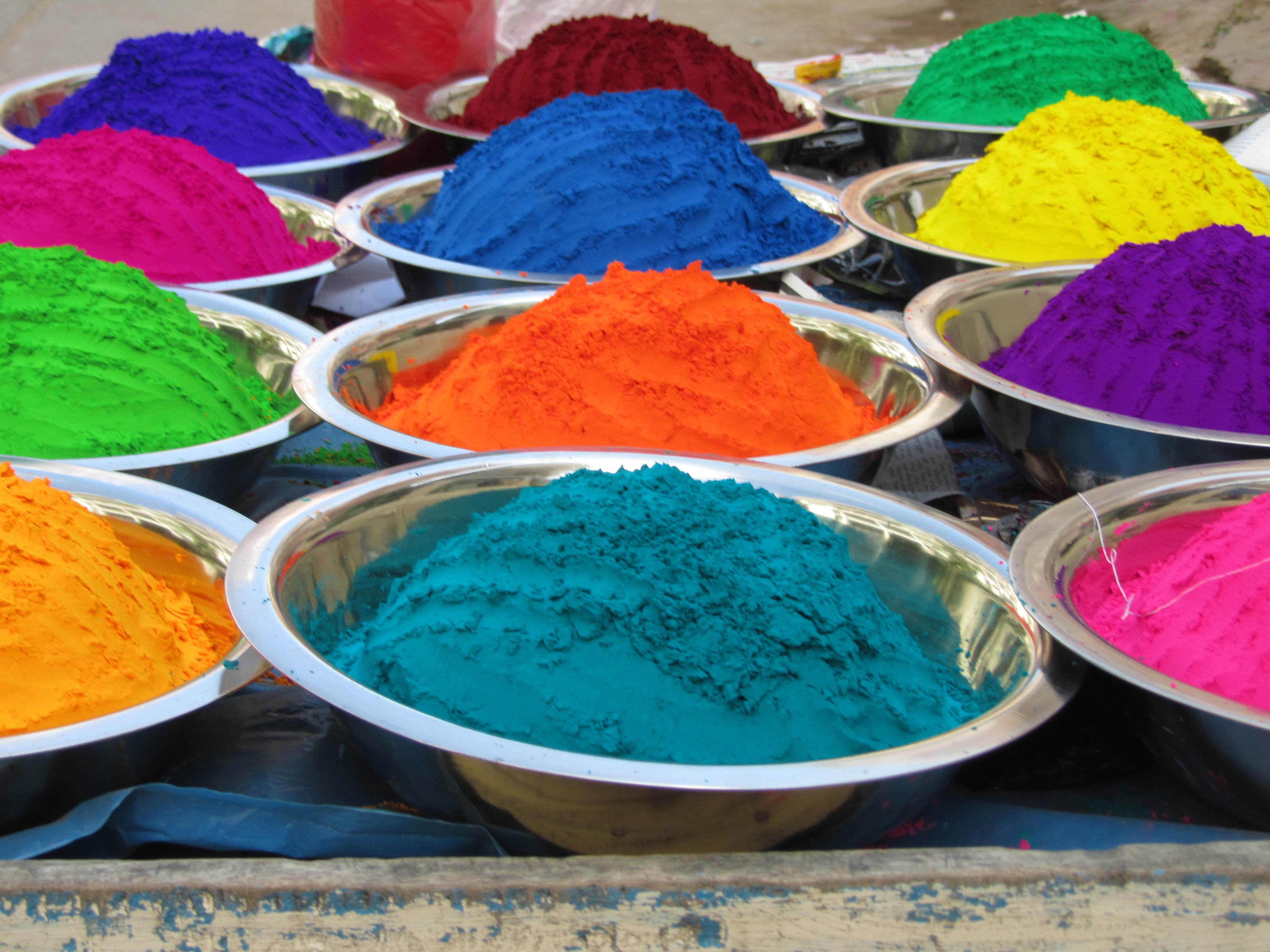 indian Culture, in a row, holi, red, variation, market stall, ground - culinary, large group of objects, color, curry Powder, no people, holli, chalk, powder paint, HD Wallpaper