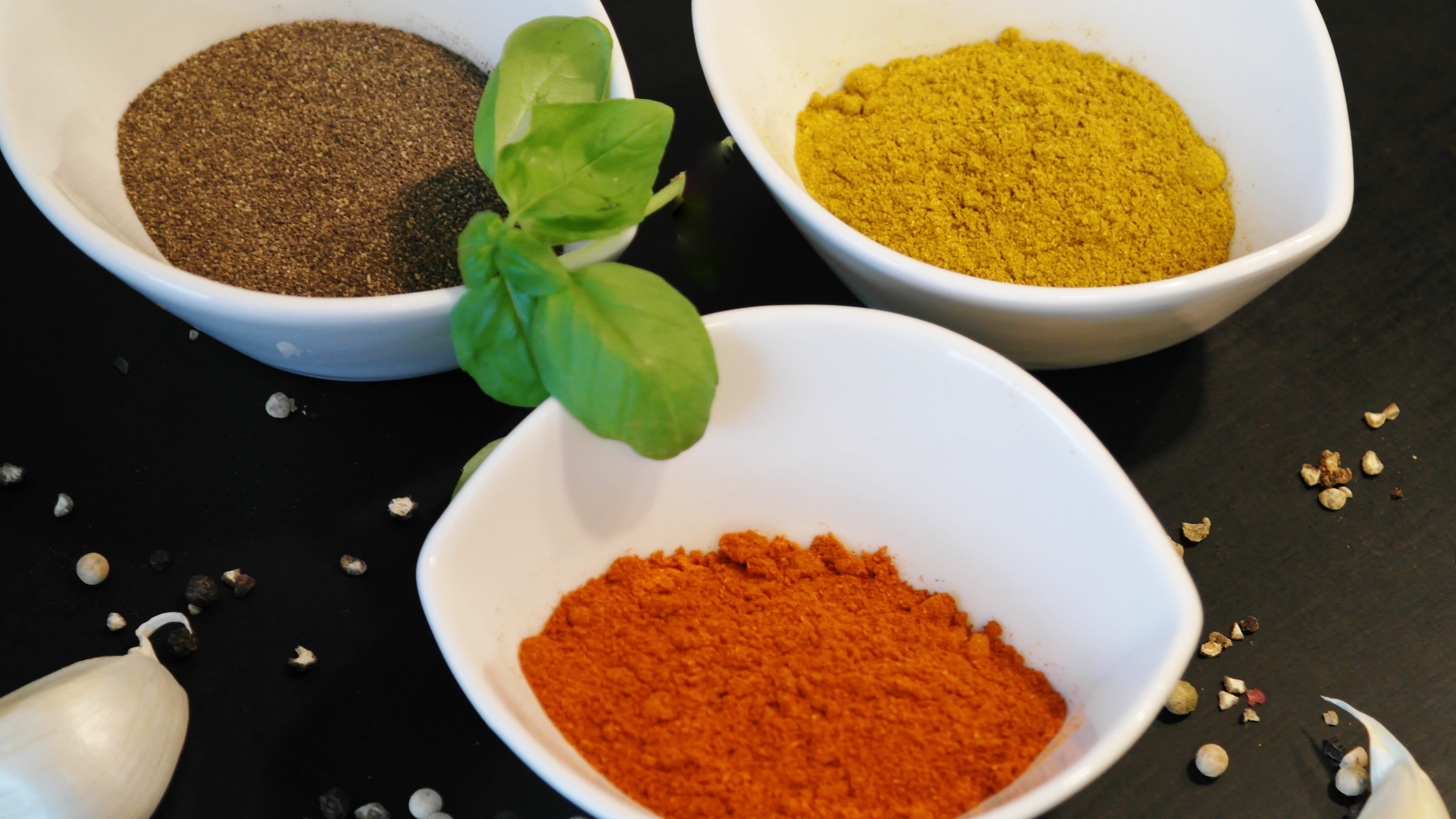 ground - culinary, ginger, grains, leaf, ceramic, Paprika, Pepper, spicy, preparation, Spices, chili, kitchen, turmeric, ingredient, seasoning, kitchen utensil, HD Wallpaper