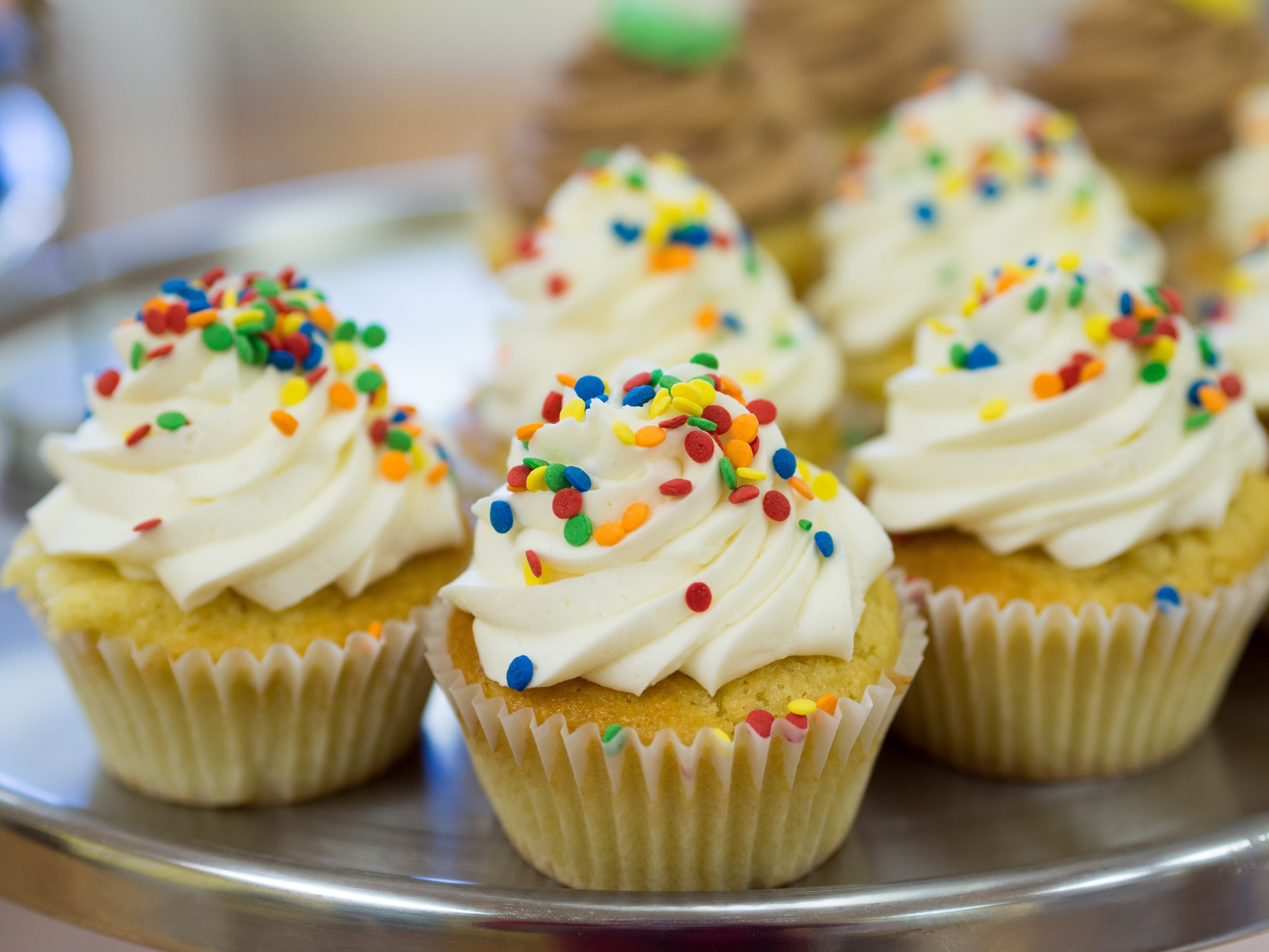 sweet food, sweet, dessert, cupcakes, temptation, no people, multi colored, icing, birthday, cup-cake, freshness, indoors, delicious, snack, photo, decorated, HD Wallpaper