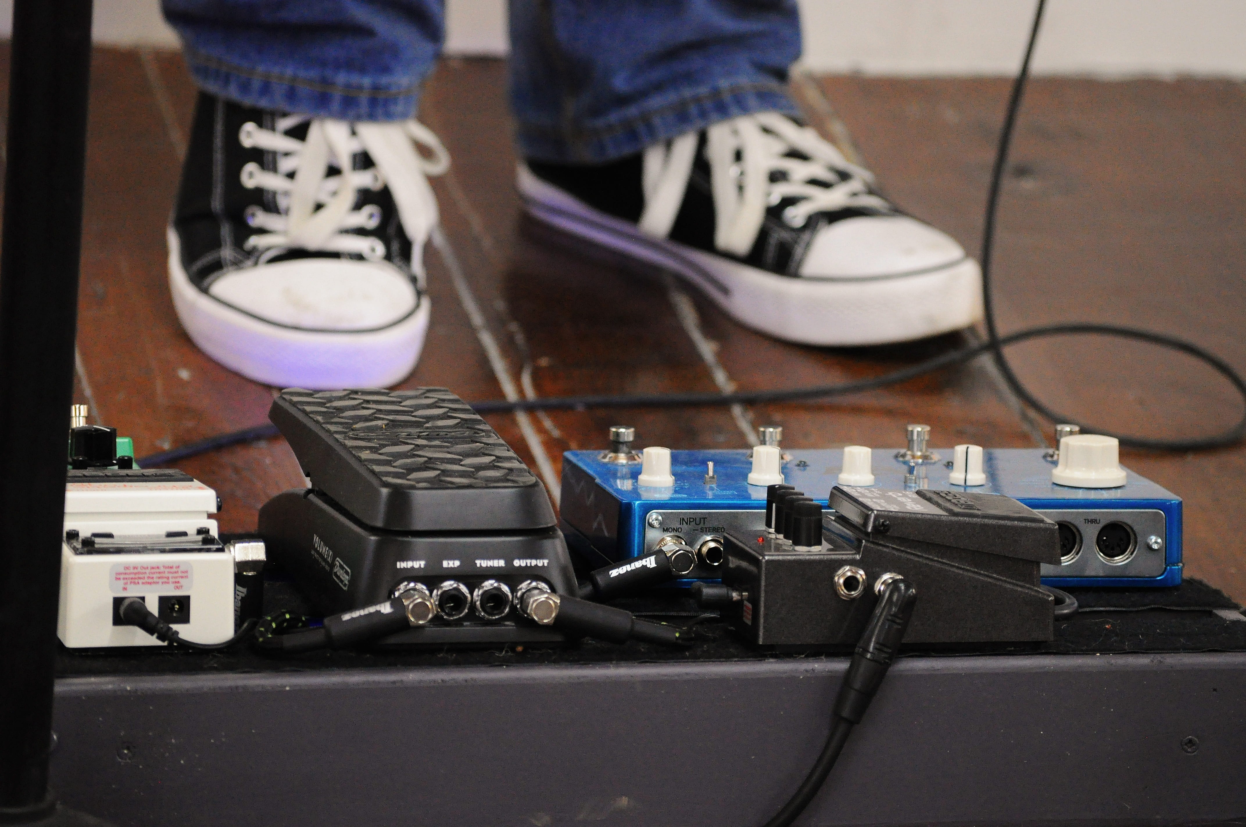 selective focus, shoe, electrical equipment, human leg, low section, camera - photographic equipment, guitar, pedal board, photography themes, day, technology, HD Wallpaper
