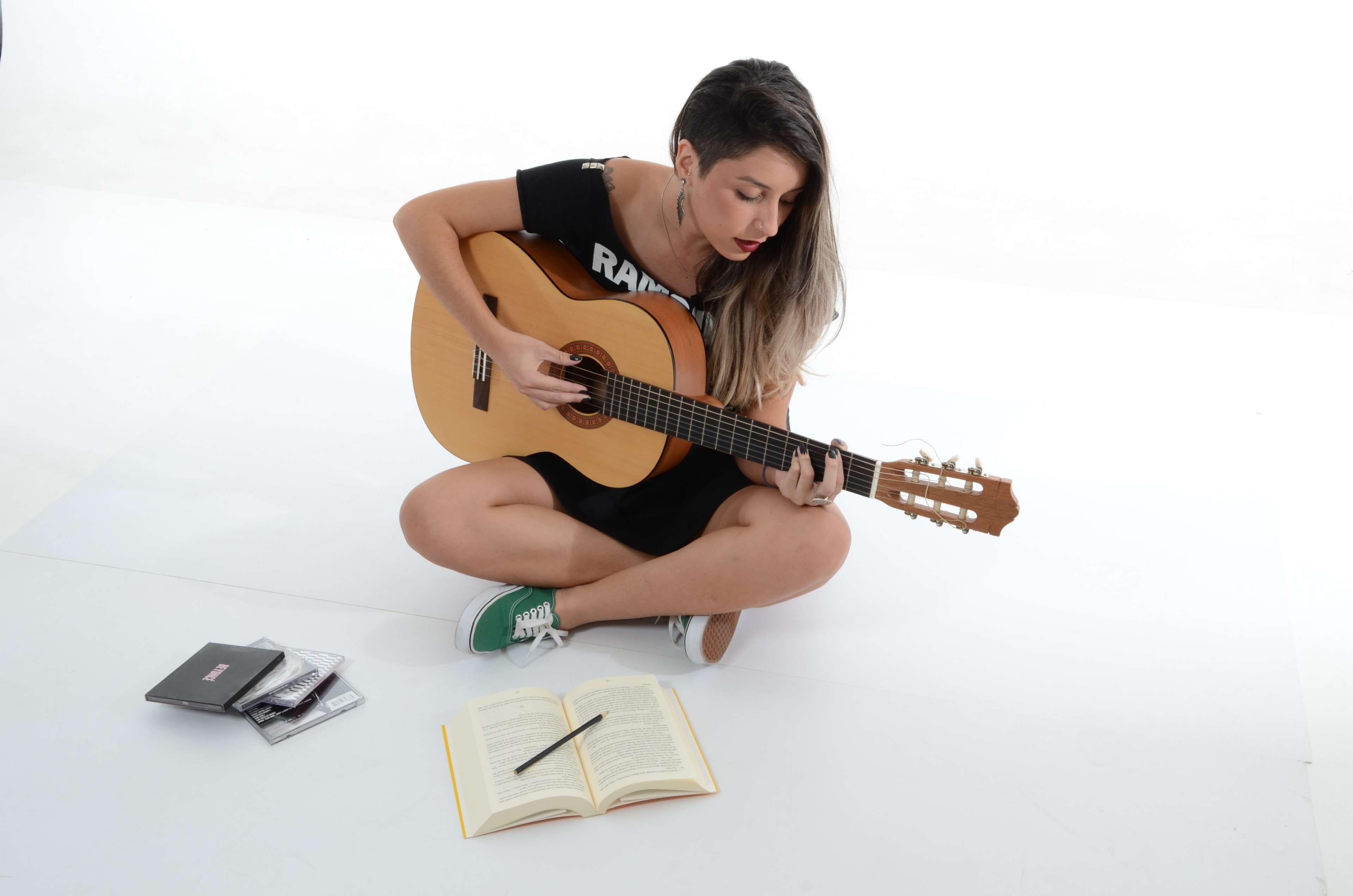 hairstyle, instrument, fashion, young adult, fun, acoustic, musician, pencil, girl, play, string instrument, plucking an instrument, front view, one person, HD Wallpaper