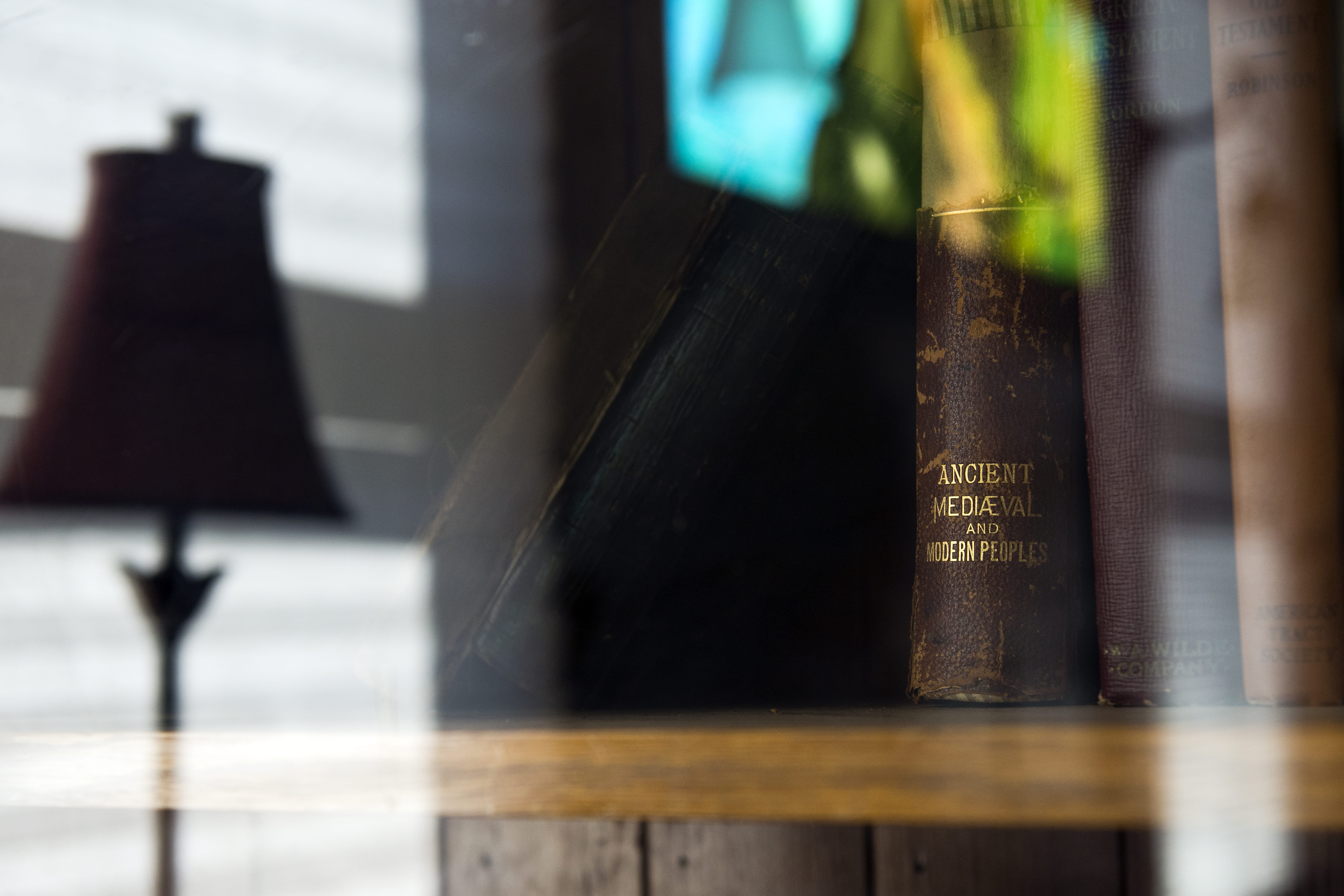 education, close-up, shelf, building exterior, architecture, brown, book, communication, people, studying, glass - material, photo, western script, 5K, HD Wallpaper
