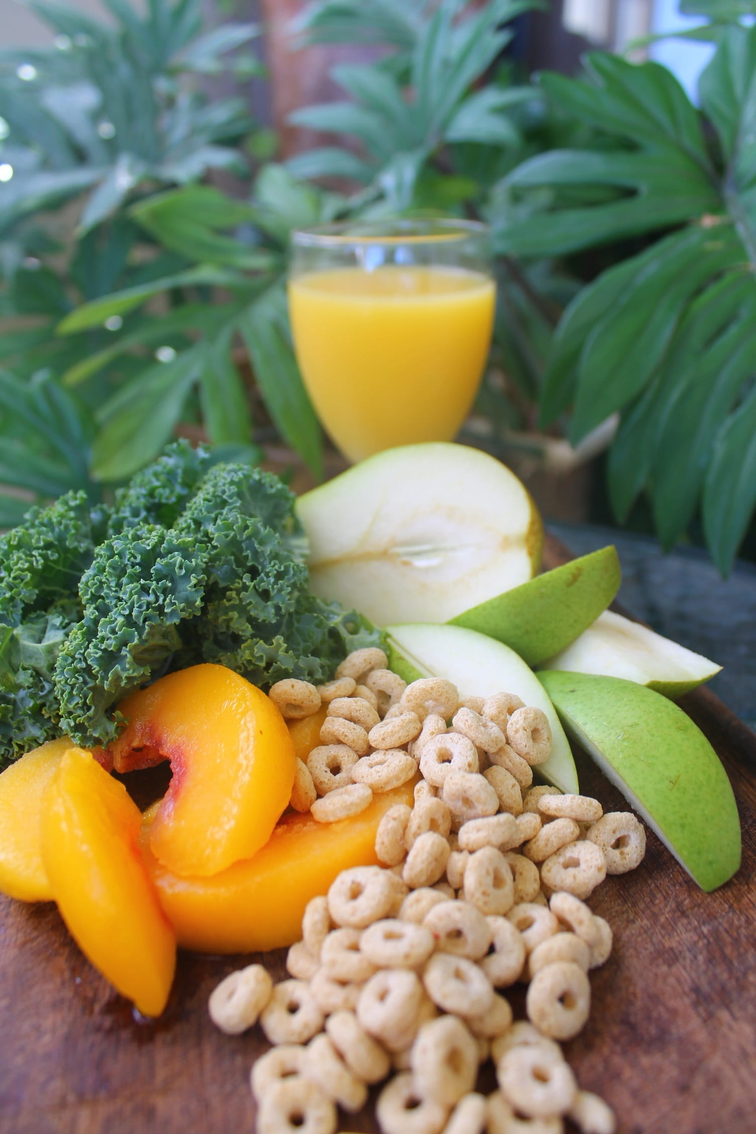 citrus fruit, fruits, beside, diet, cheerios, green, vegetable, honey, selective focus, no people, nutrition, chopped, Juicing, green color, Healthy, still life, Phone HD Wallpaper