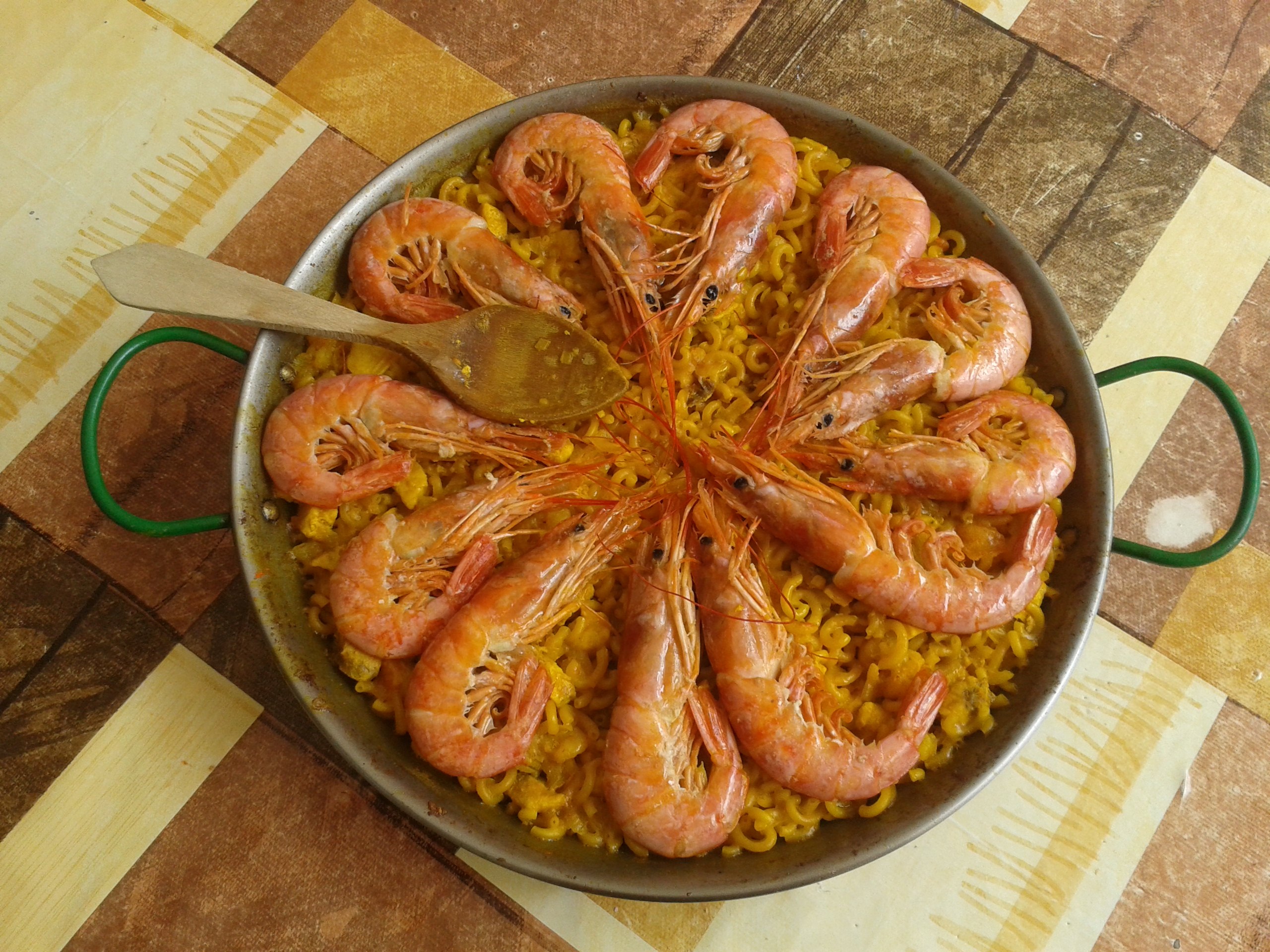 paella, plate, healthy eating, still life, freshness, directly above, shrimp, high angle view, indoors, snack, no people, delicious, seafood, wellbeing, HD Wallpaper