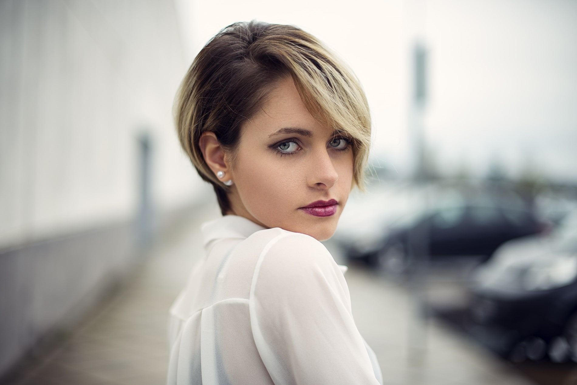 beauty, young women, beautiful woman, looking, looking at viewer, fashion, portrait, brunette, hair, one person, hairstyle, 720P, contemplation, Omar Ciamberlano, HD Wallpaper