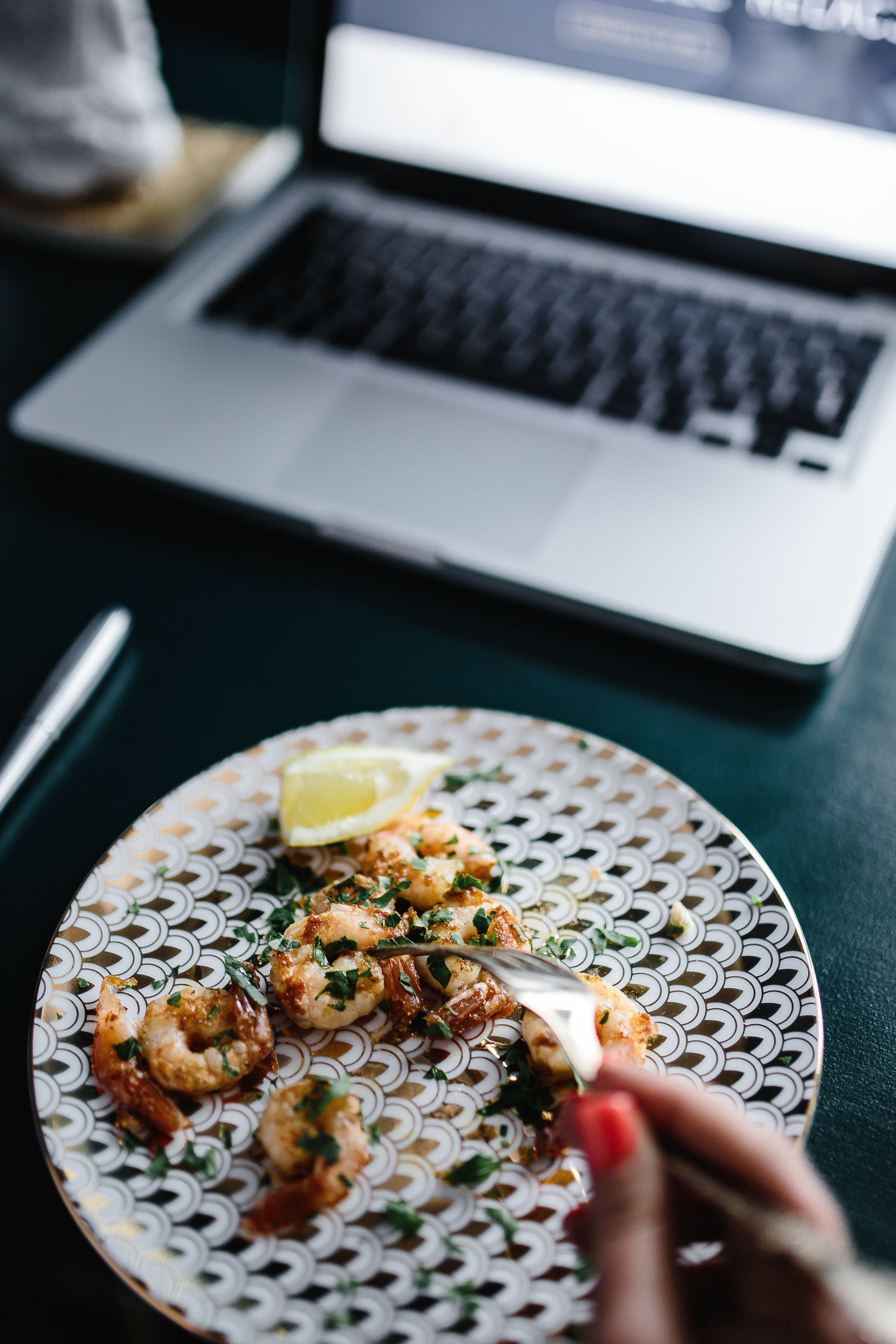 communication, technology, connection, shrimps, freshness, laptop, human body part, vola art of deco, table, one person, grilled, meal, keyboard, computer, Phone HD Wallpaper