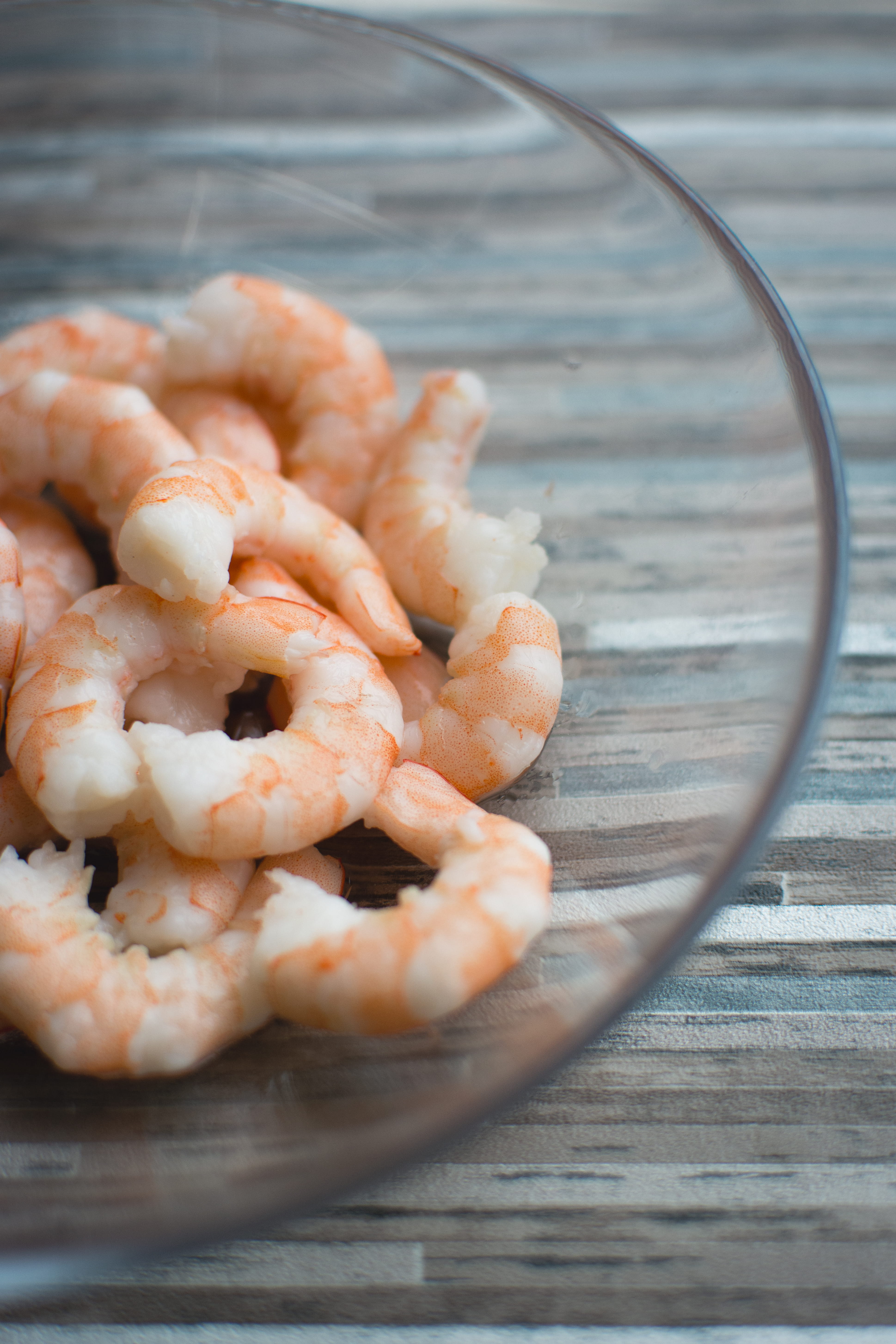 kitchen utensil, selective focus, cooked, bowl, snack, food, still life, indoors, transparent, day, prepared Shrimp, table, close-up, ready-to-eat, meal, Phone HD Wallpaper
