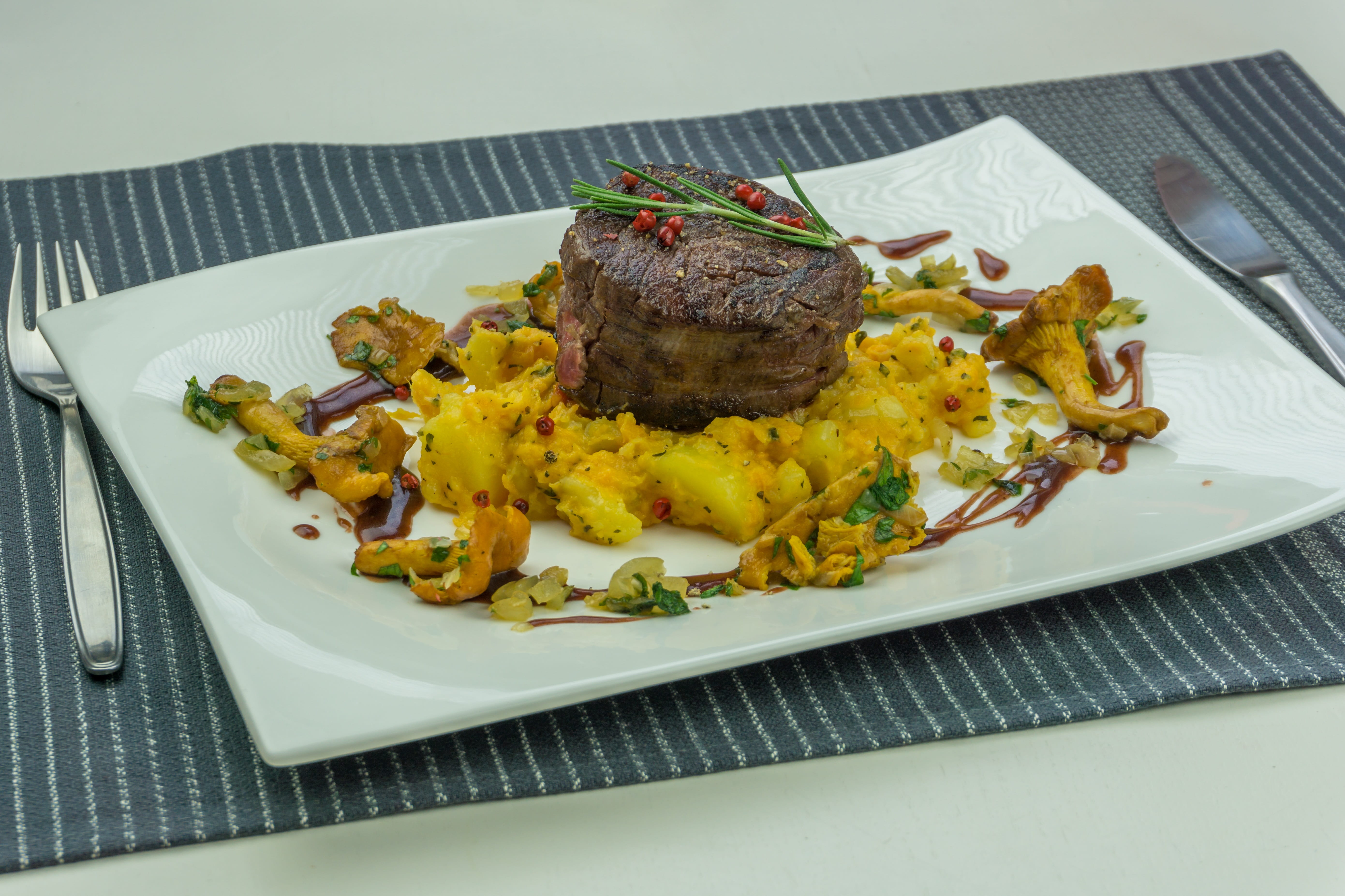 preparation, fillet of beef, benefit from, sweet potatoes, italy, kitchen utensil, ready-to-eat, chanterelles, indoors, dinner, meal, green, main course, HD Wallpaper