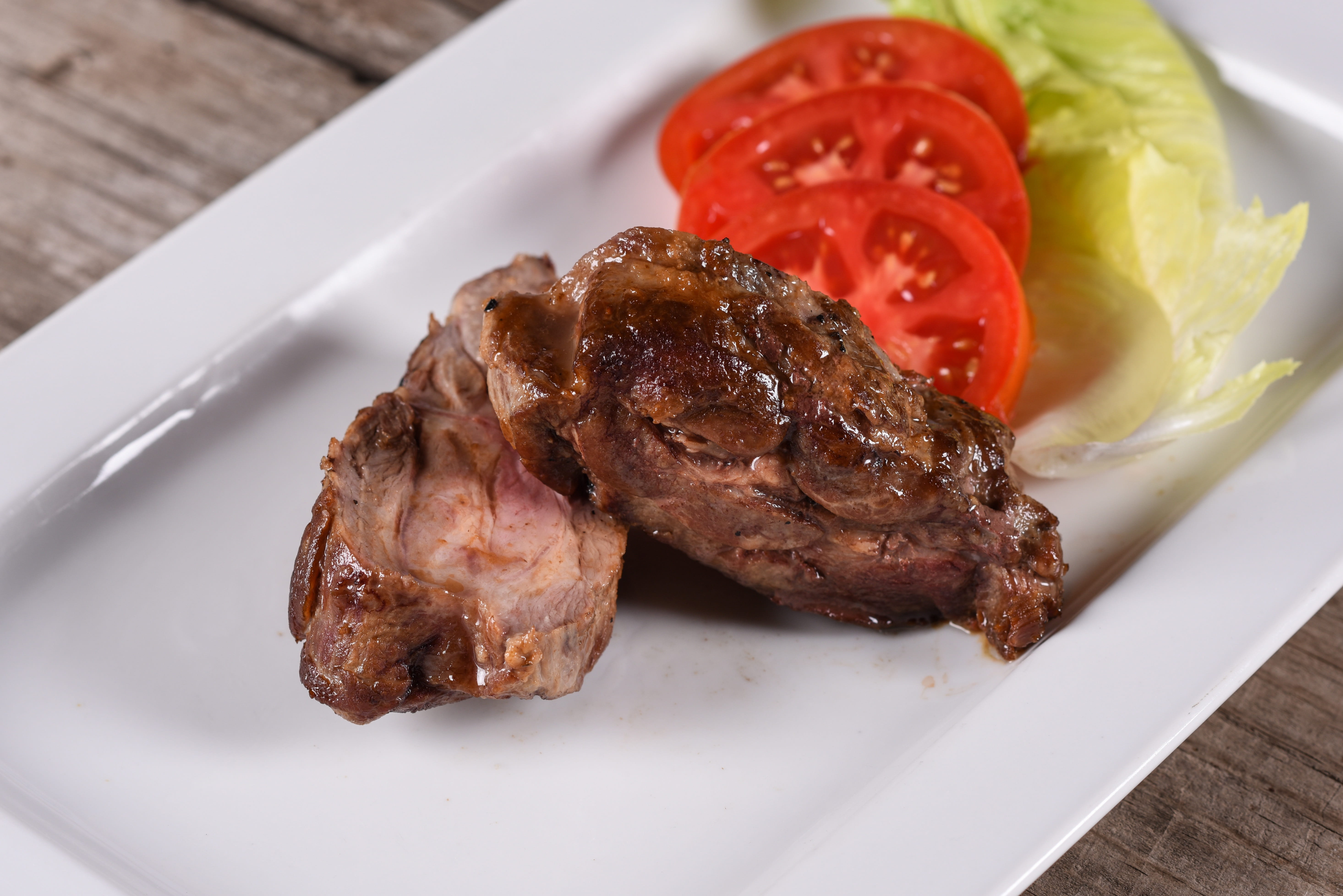 wild pig, serving size, roasted, red meat, healthy eating, food and drink, vegetable, meal, slice, freshness, dinner, tomato, table, 5K, meat, close-up, HD Wallpaper