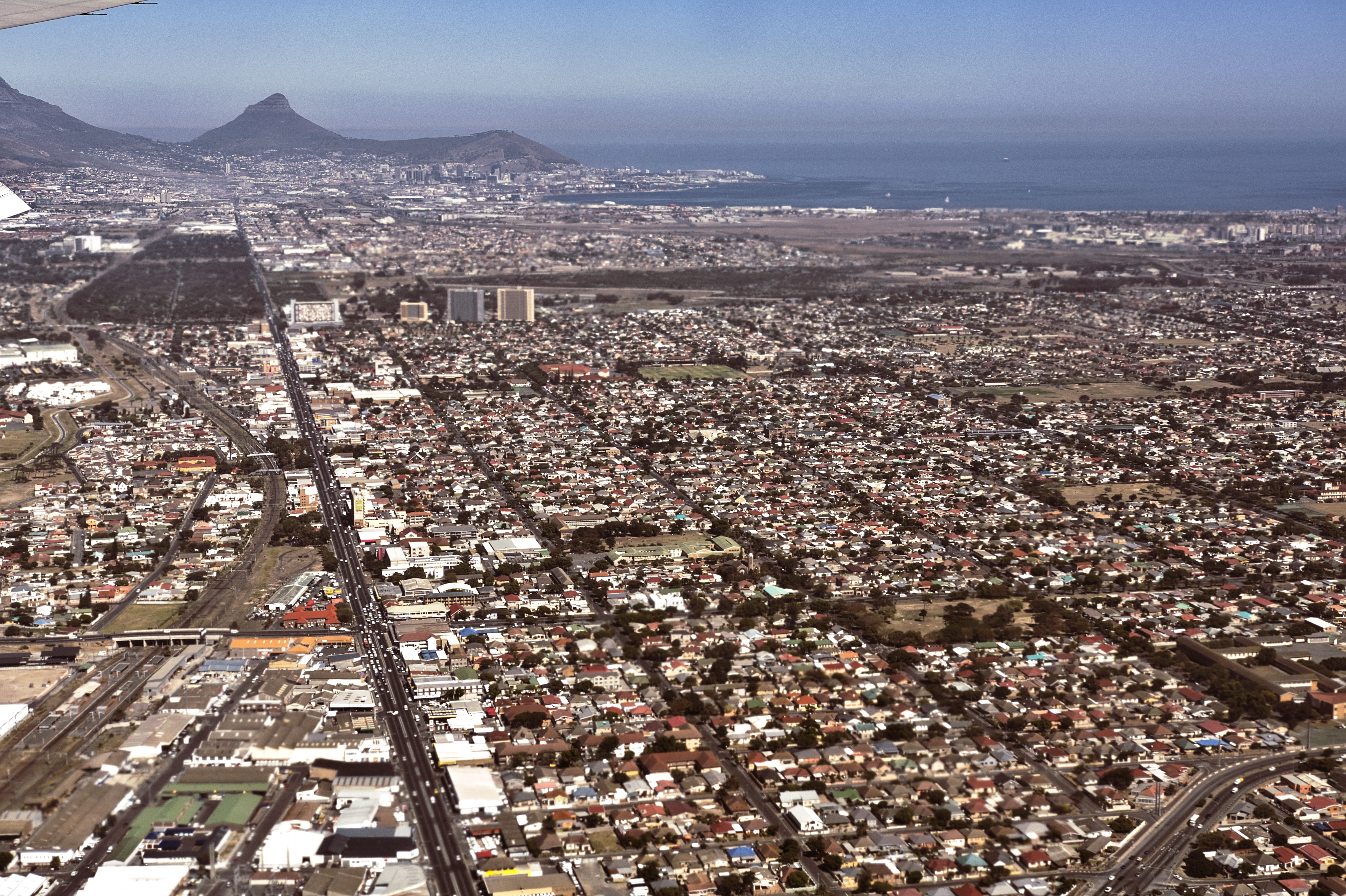 crowd, plane, building exterior, high angle view, day, building, birds view, architecture, residential district, loins head, mountain, sky, south africa, HD Wallpaper