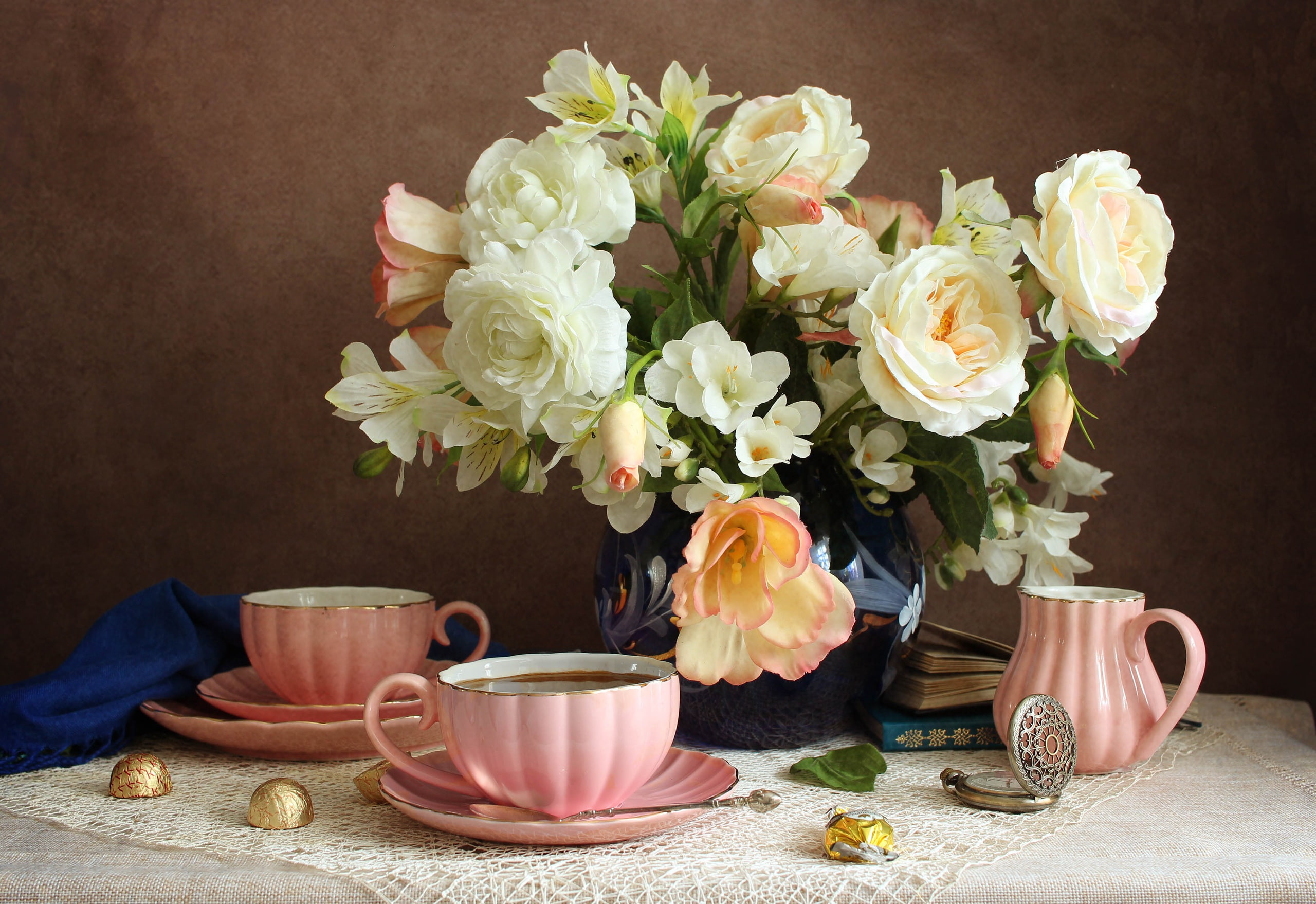alstremeria, 2K, candy, vase, roses, napkin, the tea party, books, watch, Cup, flowers, the milkman, HD Wallpaper
